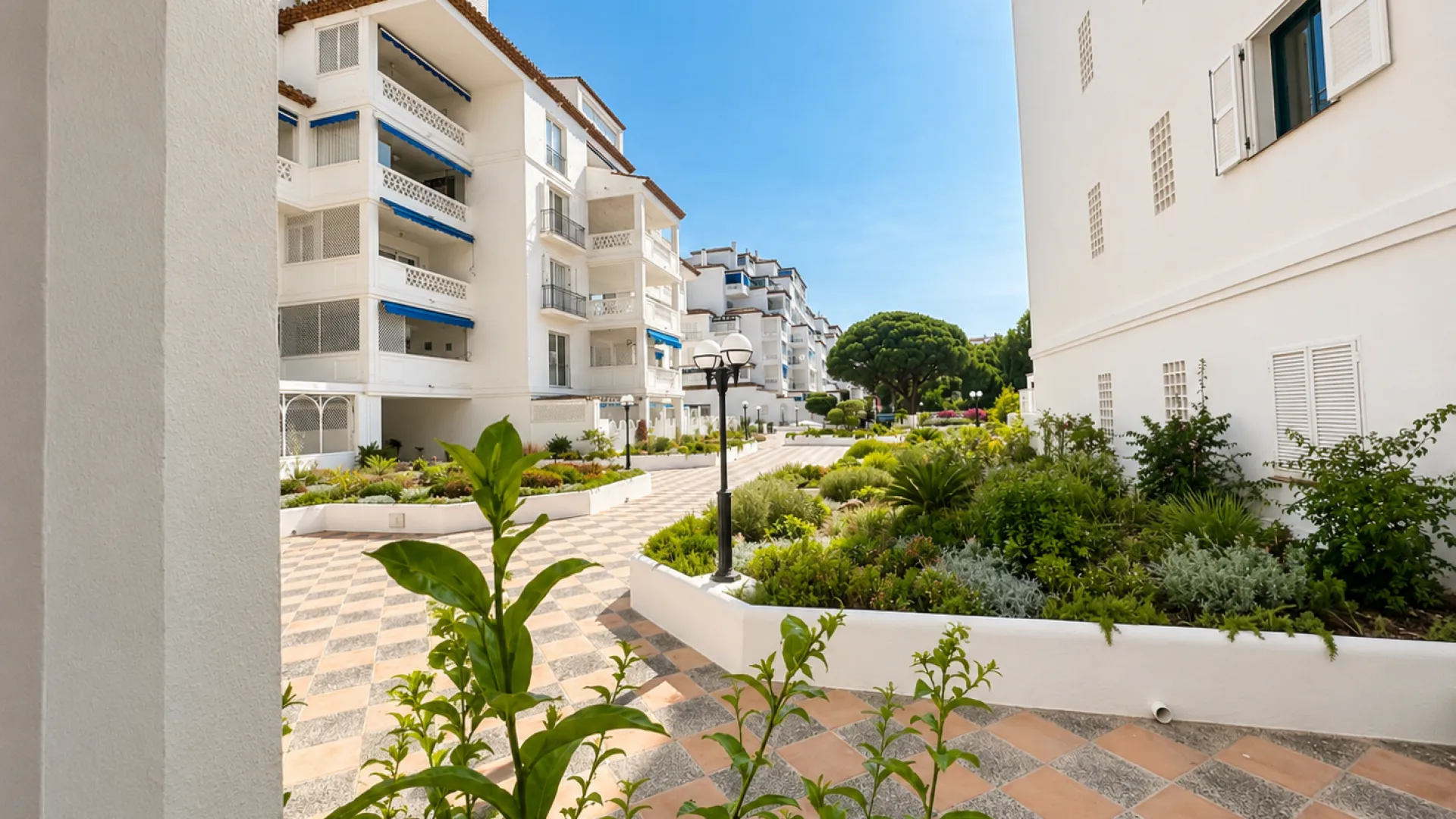 2 bedrooms ground floor apartment in Playas del Duque for sale