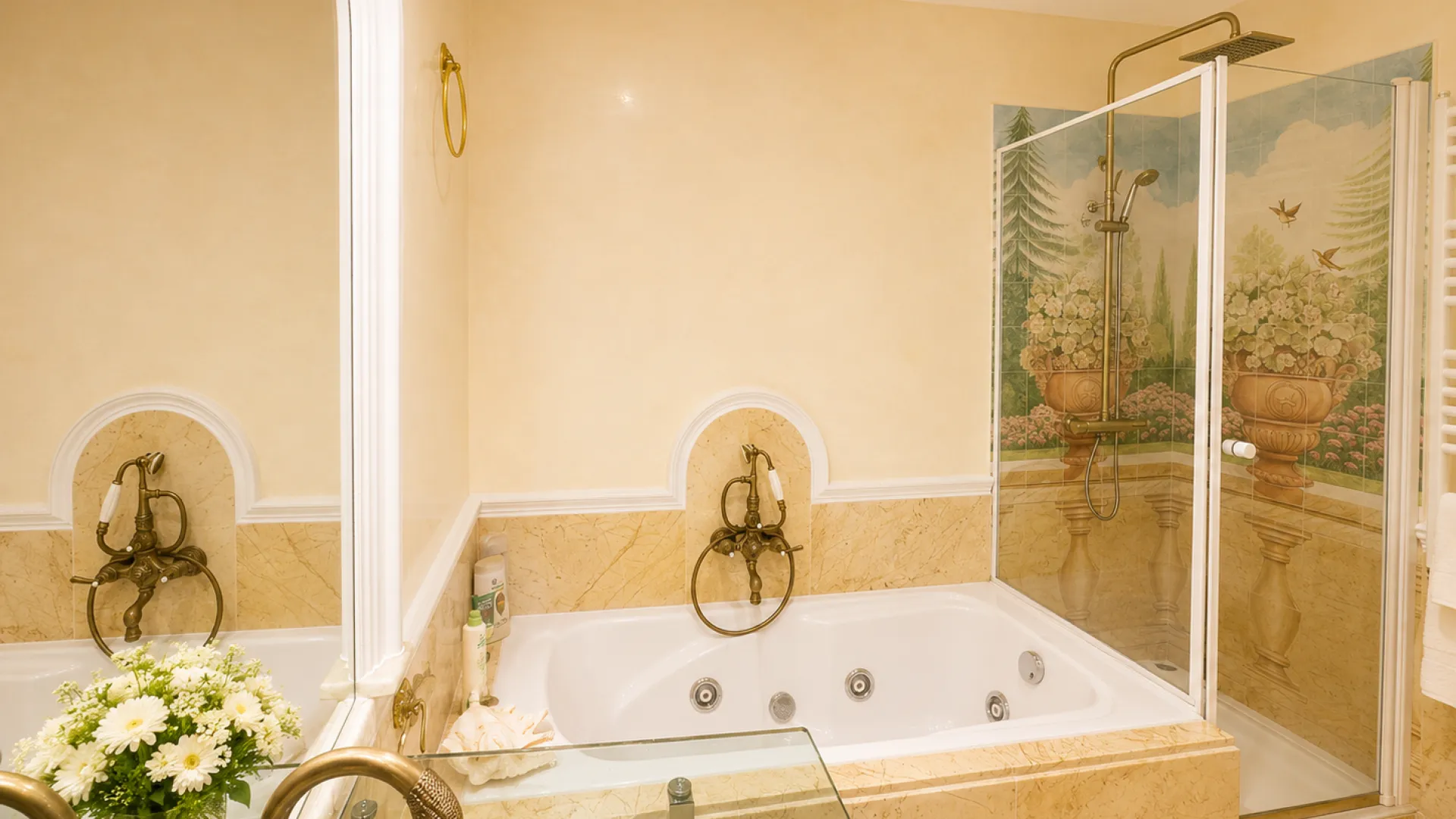 2 bedrooms ground floor apartment in Playas del Duque for sale
