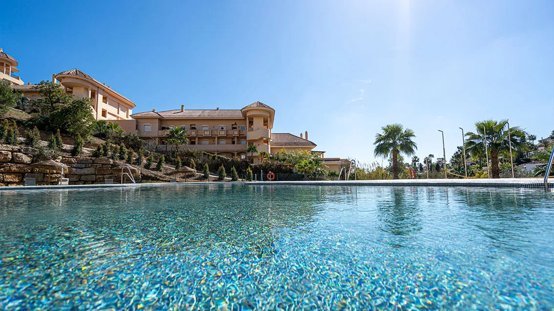 Buy ground floor apartment in Nueva Andalucia