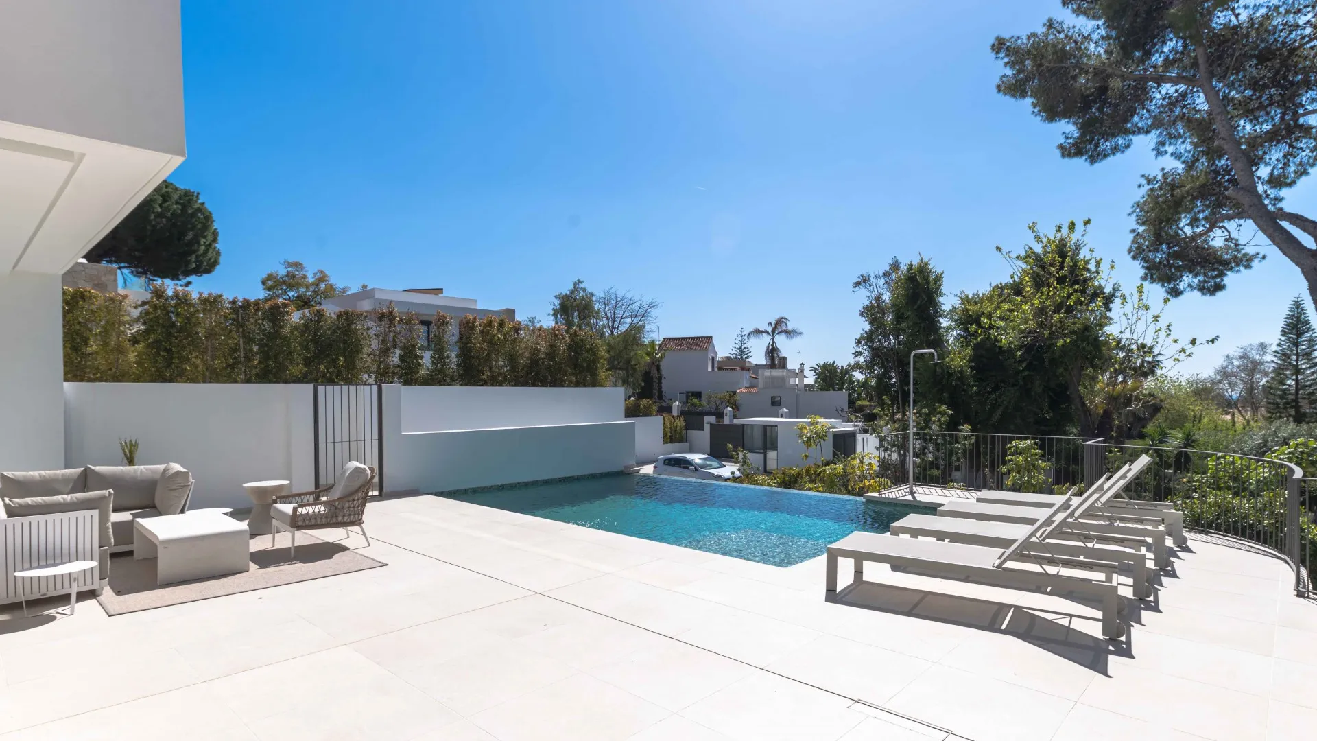 For sale villa with 5 bedrooms in San Pedro de Alcantara