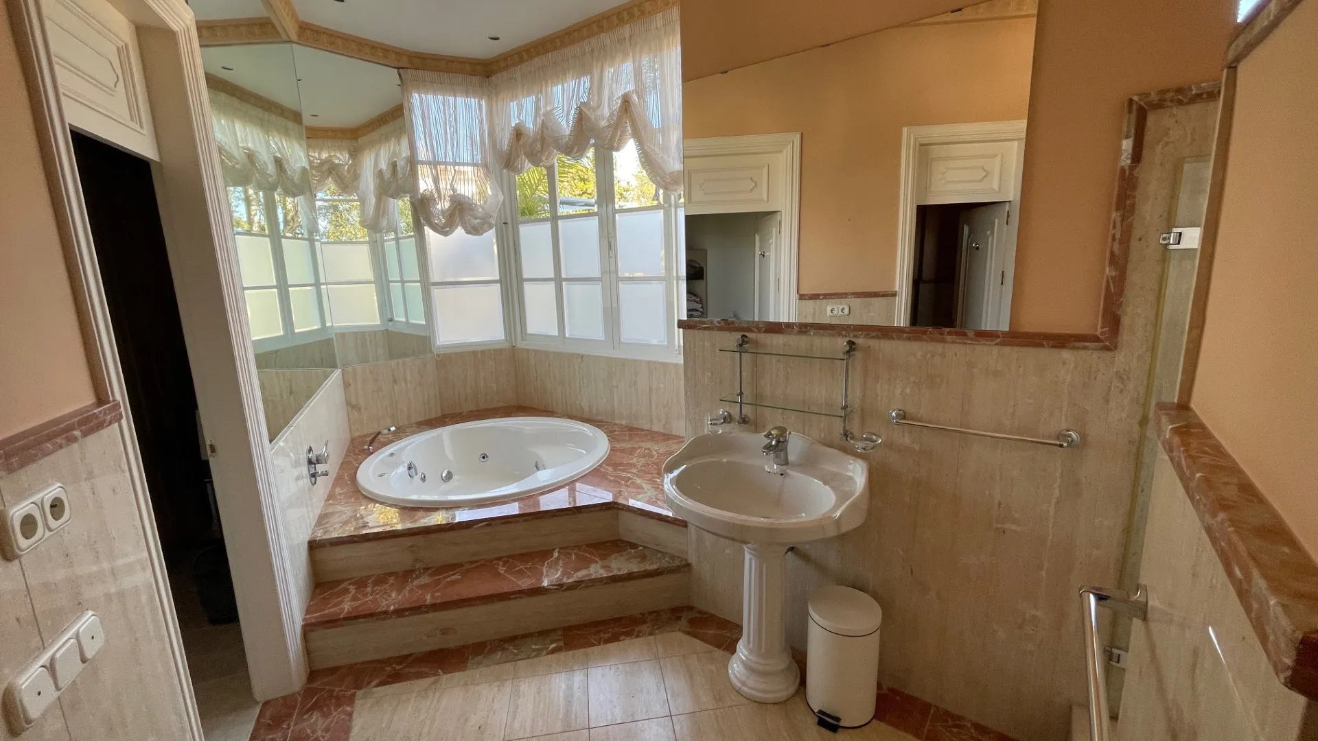 Comprar villa de 8 dormitorios en Mijas Pueblo