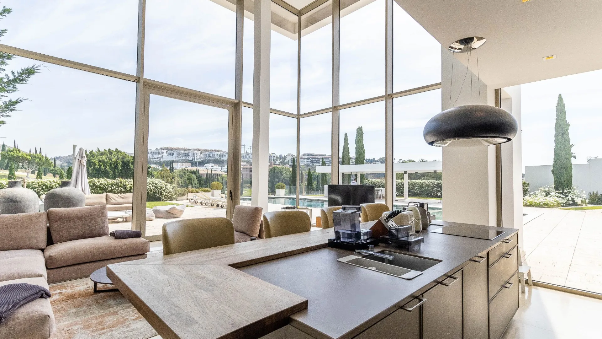 Villa en venta en Los Flamingos Golf con 6 dormitorios