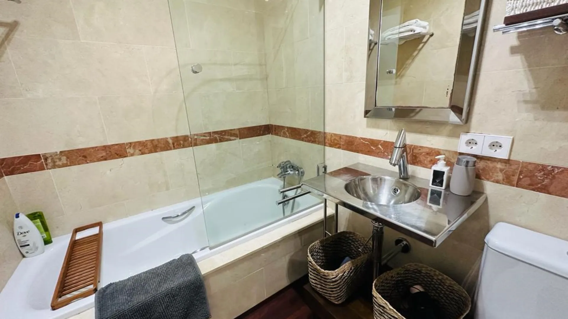 Se vende apartamento planta baja de 3 dormitorios en Marbella Golden Mile