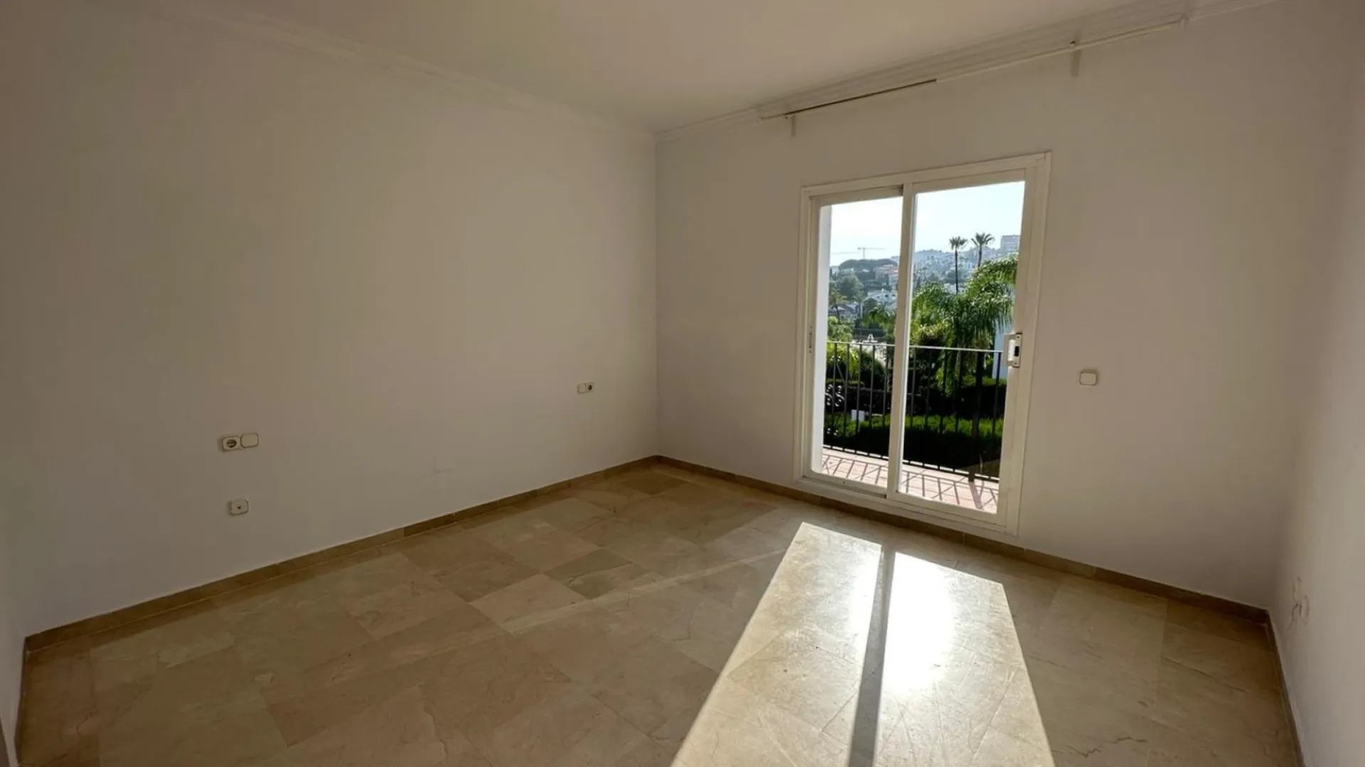 Comprar villa de 5 dormitorios en Marbella Country Club