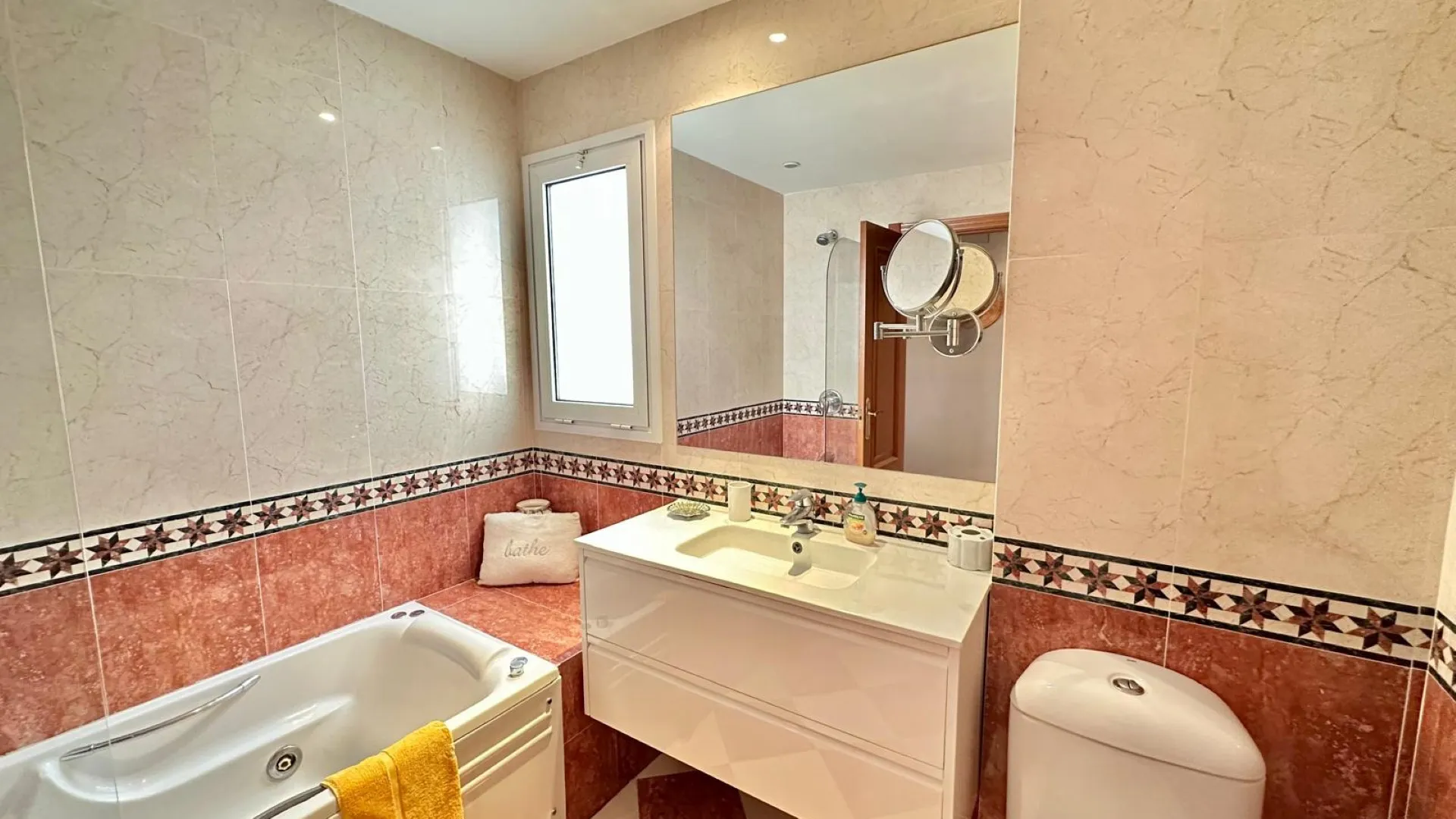 For sale Aloha Mirasierra apartment with 2 bedrooms