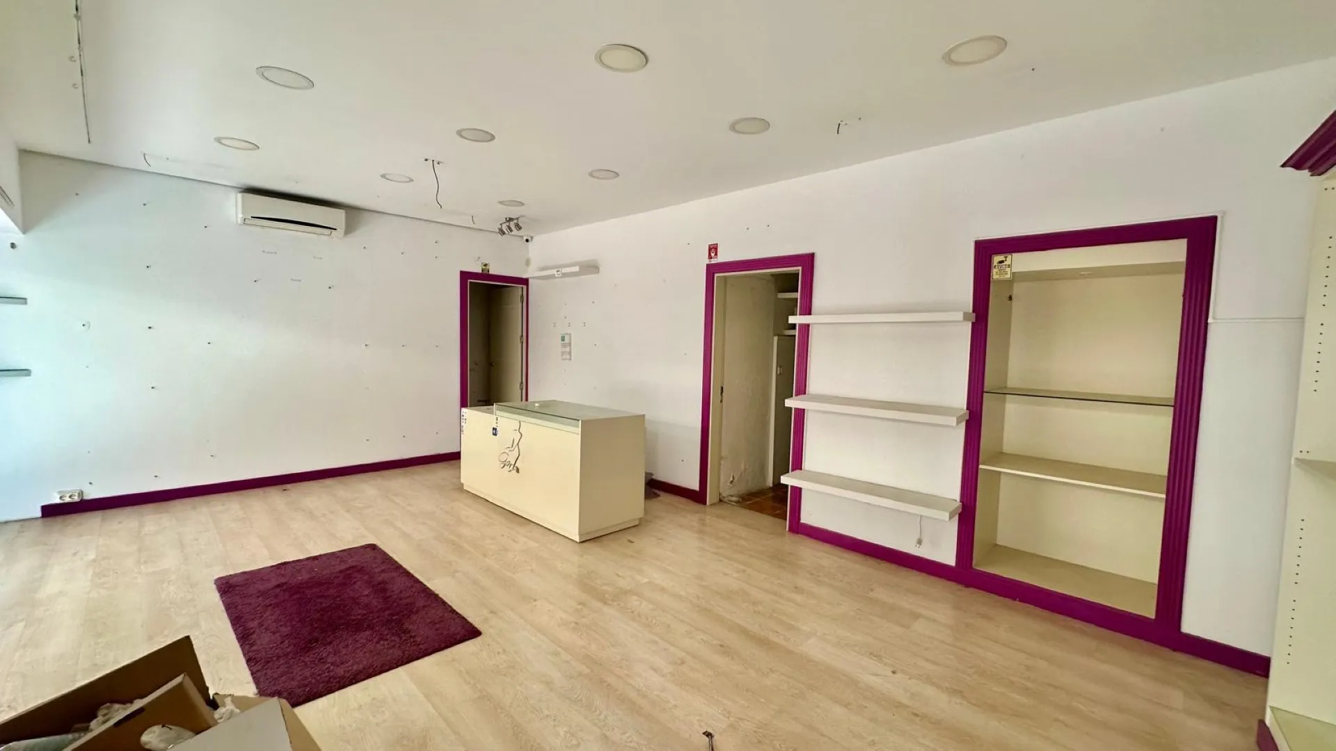 Buy town house with 8 bedrooms in Marbella Centro