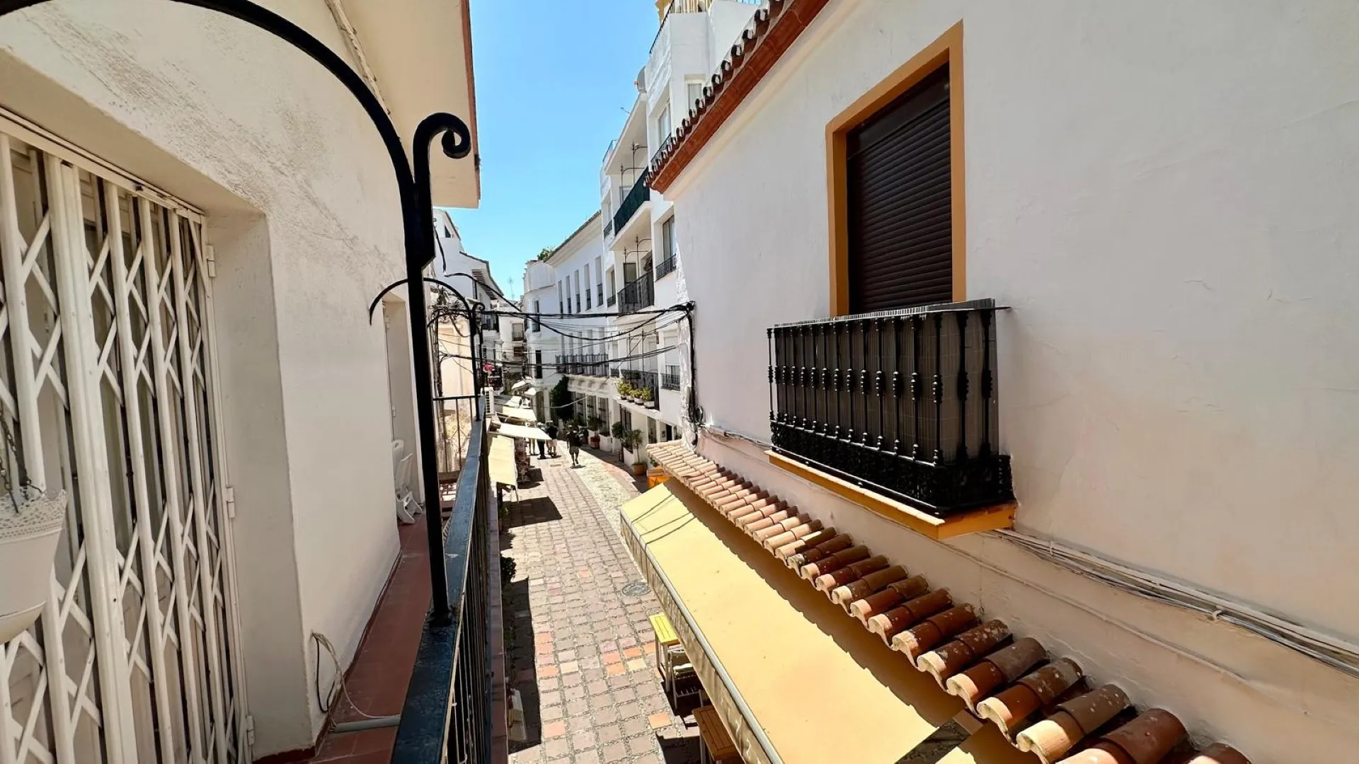 Buy town house with 8 bedrooms in Marbella Centro