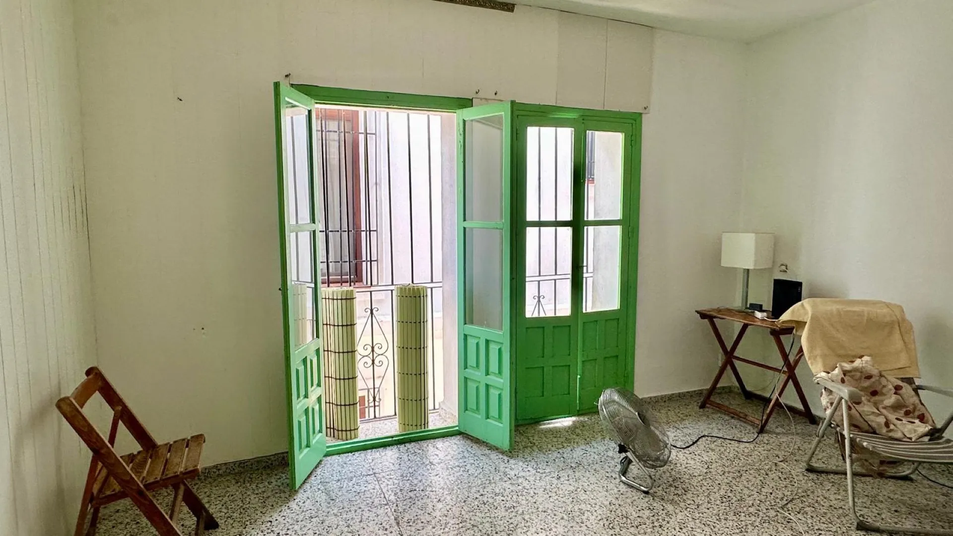 Buy town house with 8 bedrooms in Marbella Centro