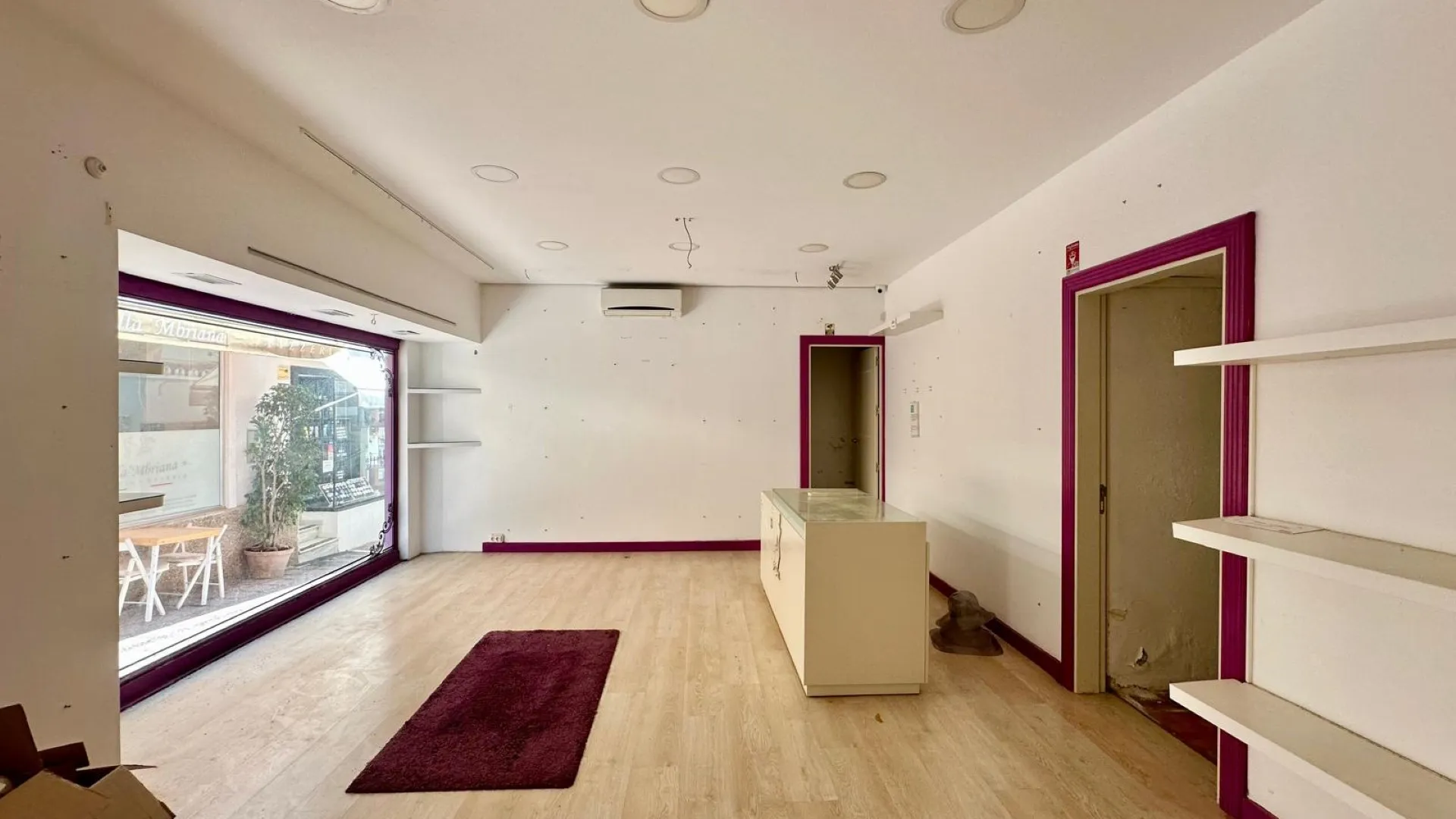 Buy town house with 8 bedrooms in Marbella Centro