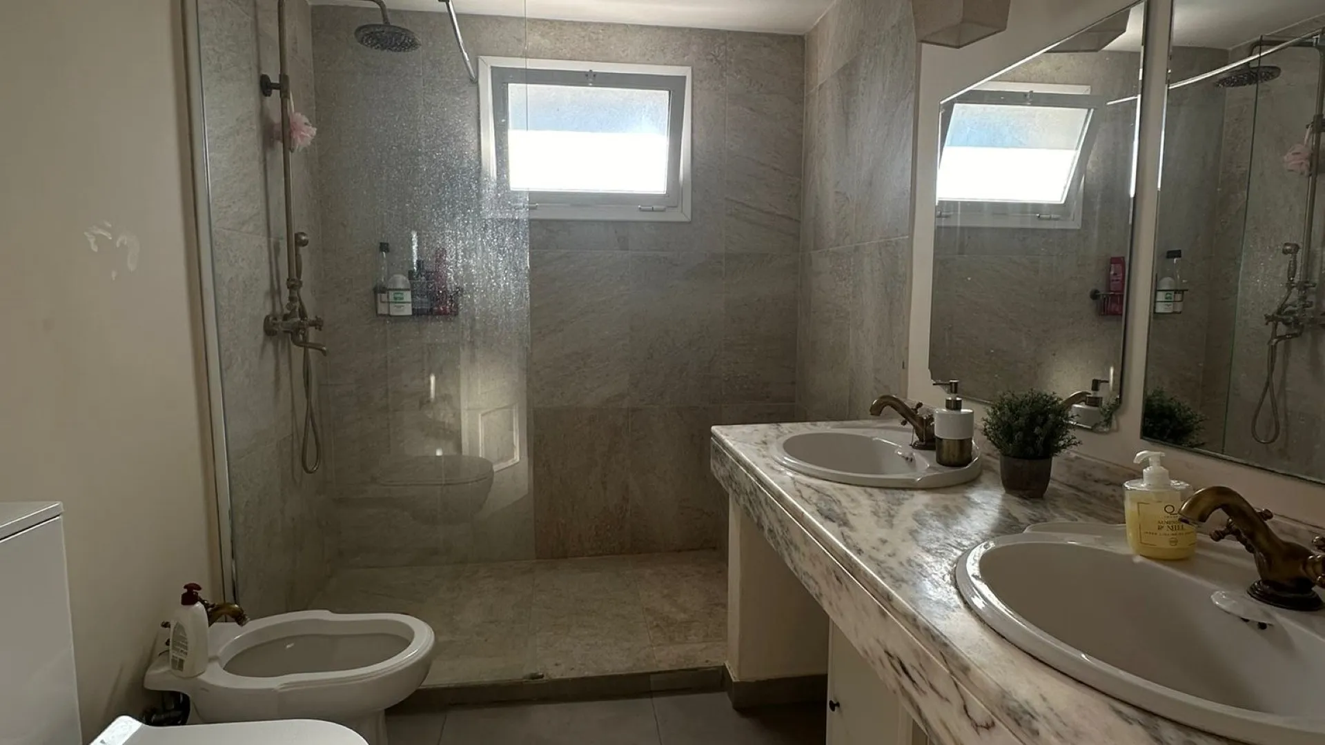 For sale town house with 4 bedrooms in Valdeolletas