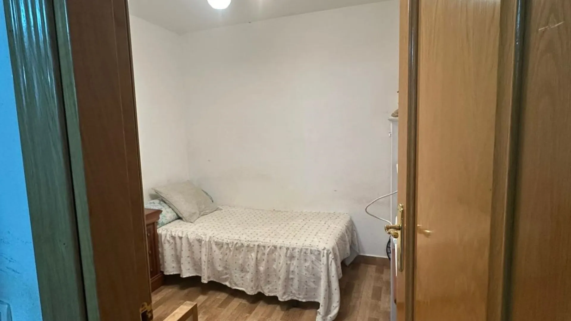 For sale town house with 4 bedrooms in Valdeolletas