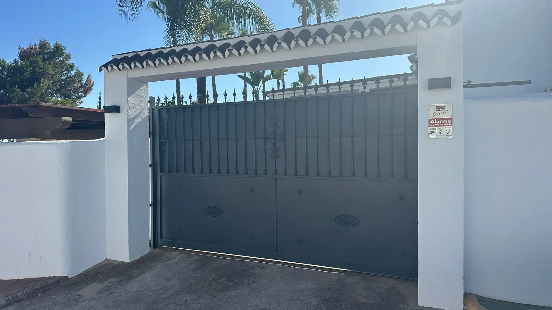 For sale town house with 4 bedrooms in Valdeolletas