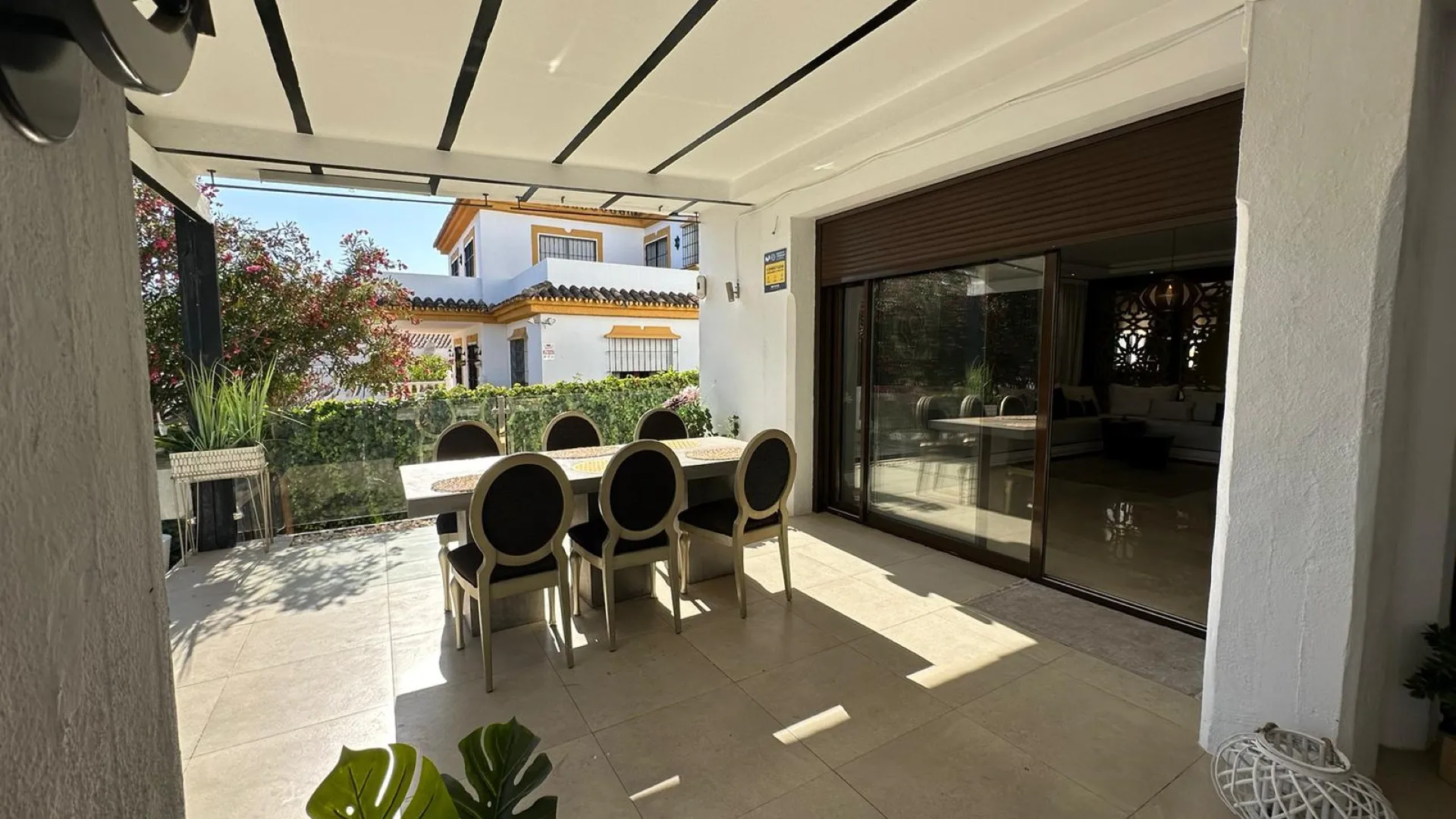 For sale town house with 4 bedrooms in Valdeolletas