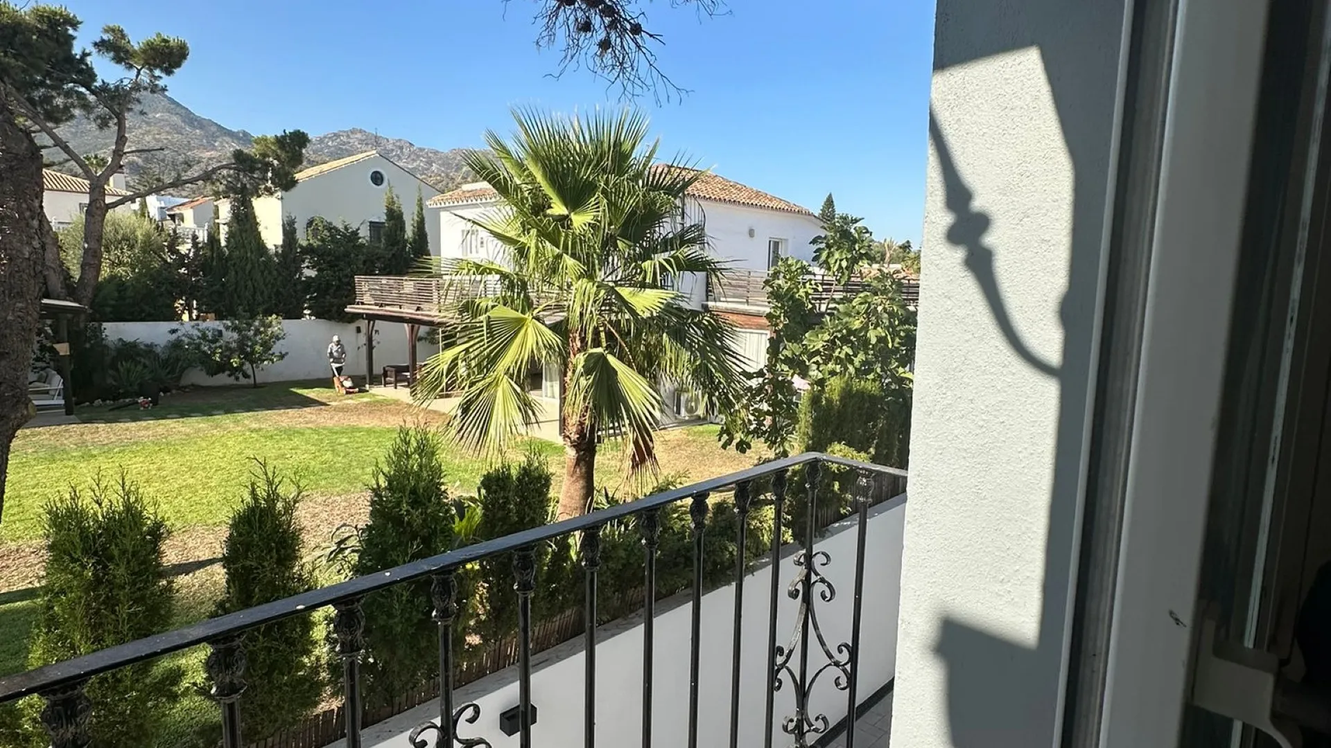 For sale town house with 4 bedrooms in Valdeolletas