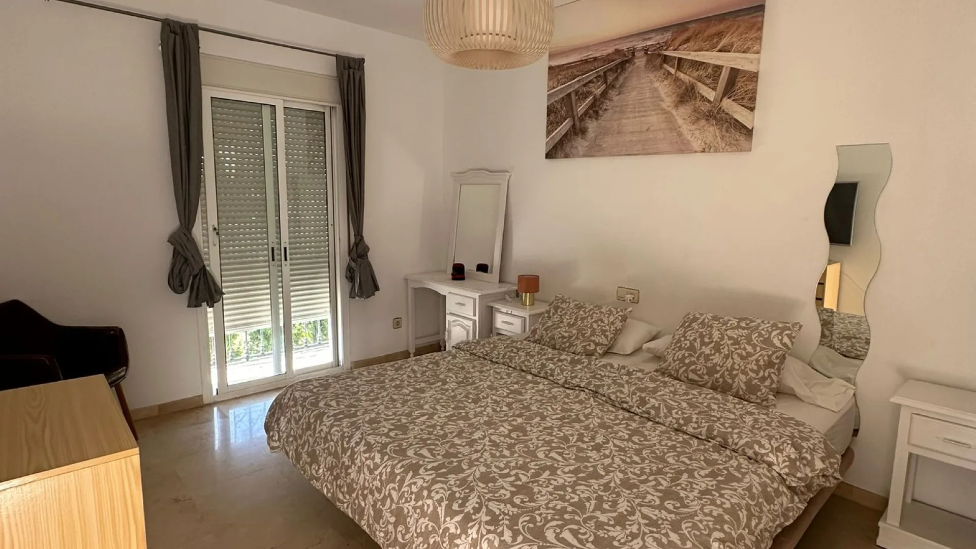 For sale town house with 4 bedrooms in Valdeolletas