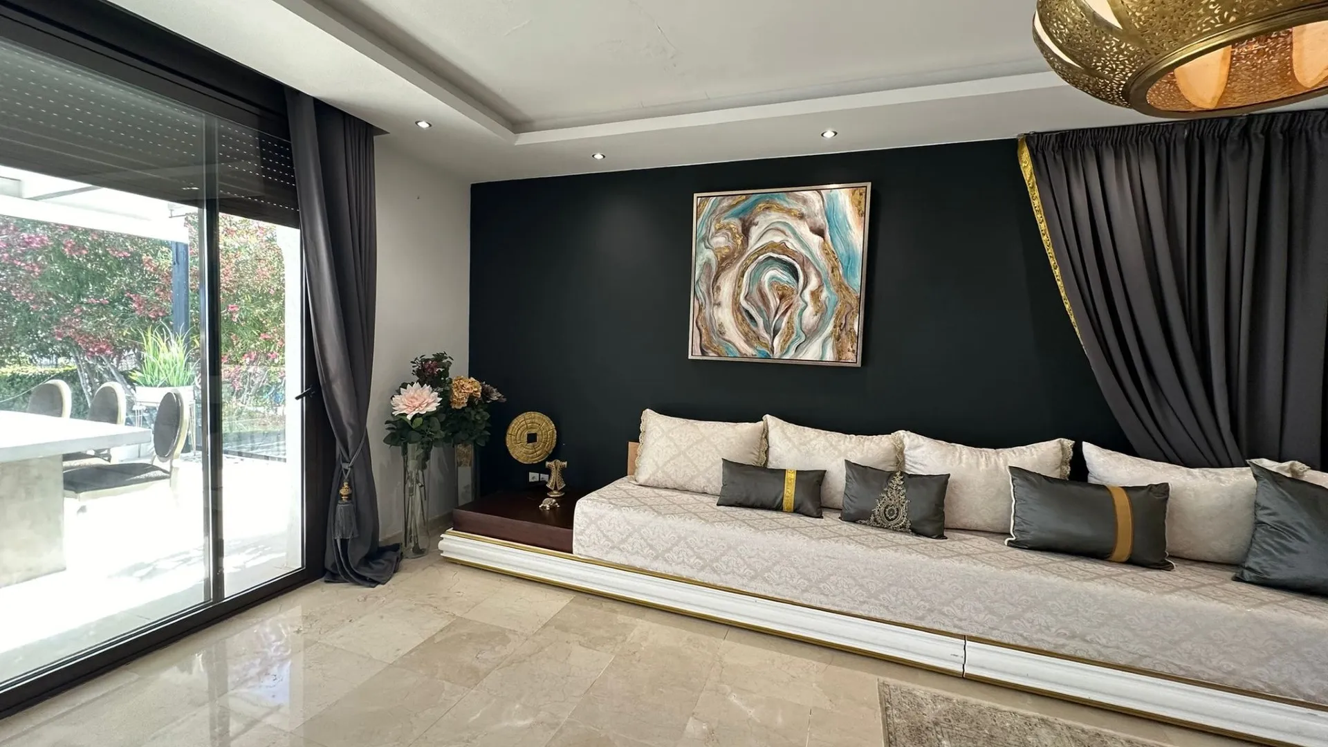 For sale town house with 4 bedrooms in Valdeolletas