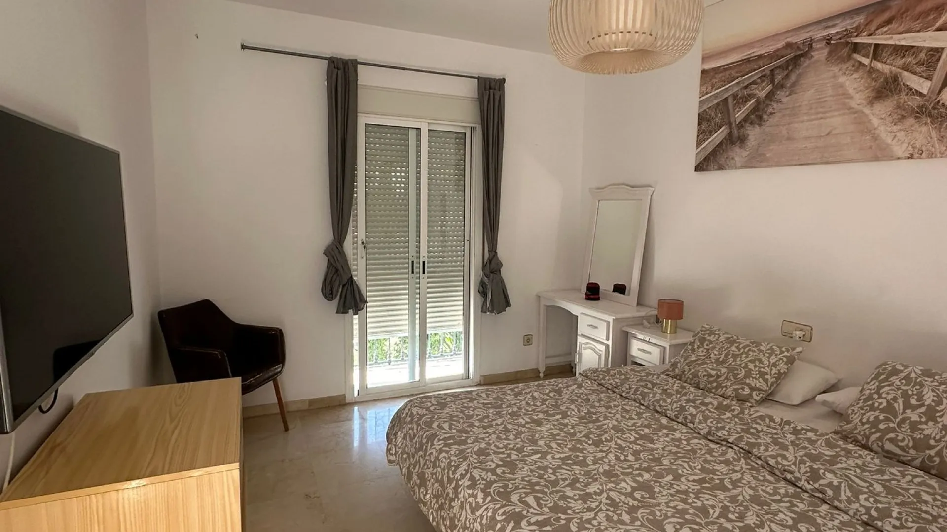 For sale town house with 4 bedrooms in Valdeolletas