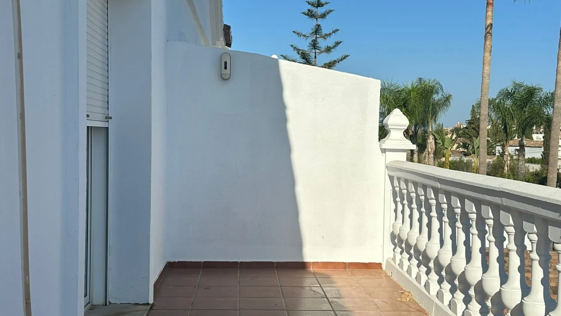 For sale town house with 4 bedrooms in Valdeolletas