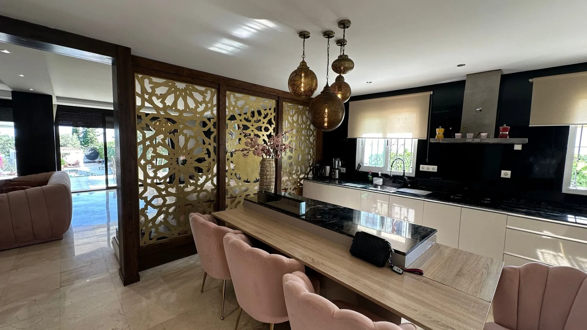 For sale town house with 4 bedrooms in Valdeolletas