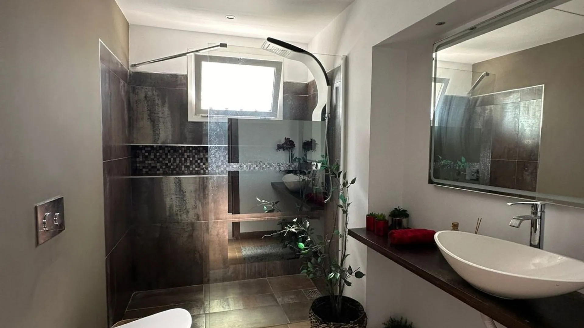 For sale town house with 4 bedrooms in Valdeolletas