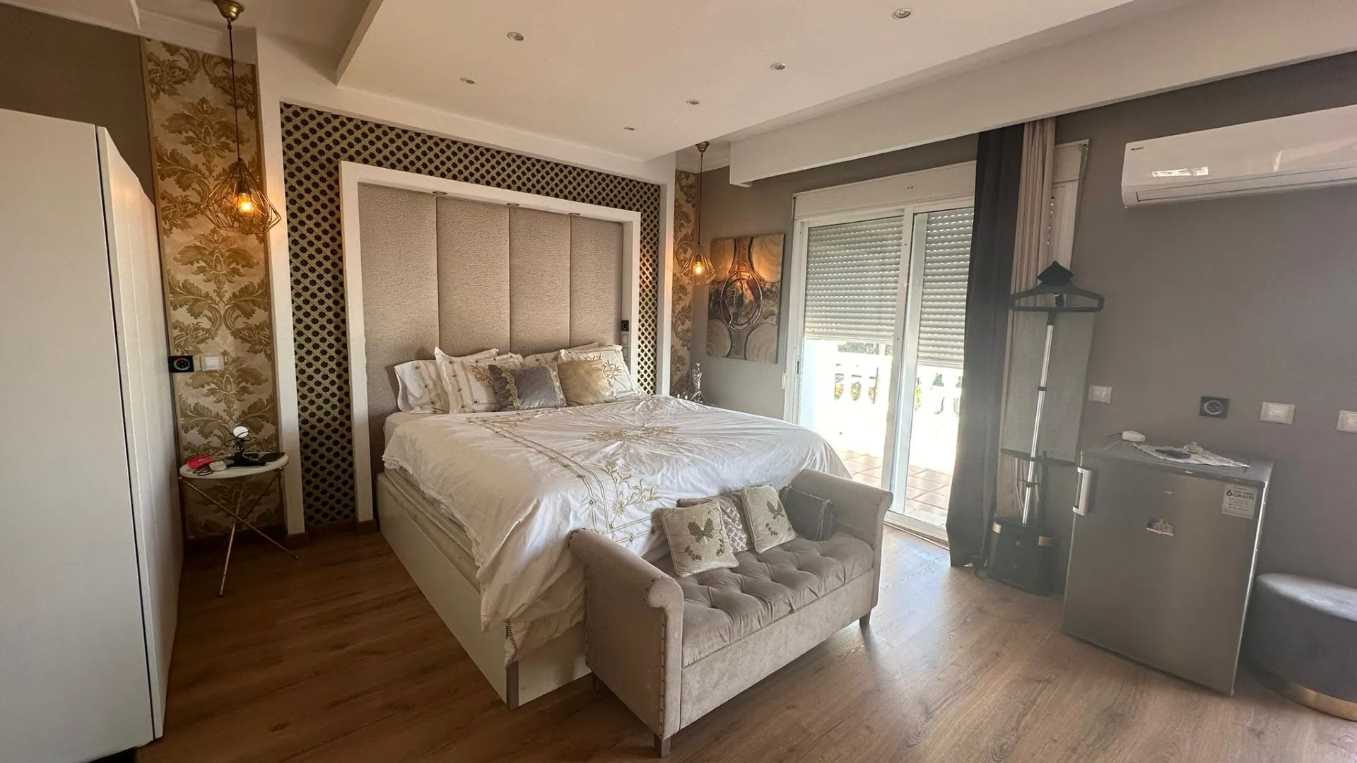For sale town house with 4 bedrooms in Valdeolletas