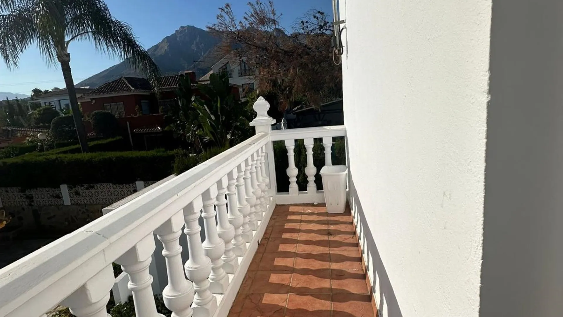 For sale town house with 4 bedrooms in Valdeolletas