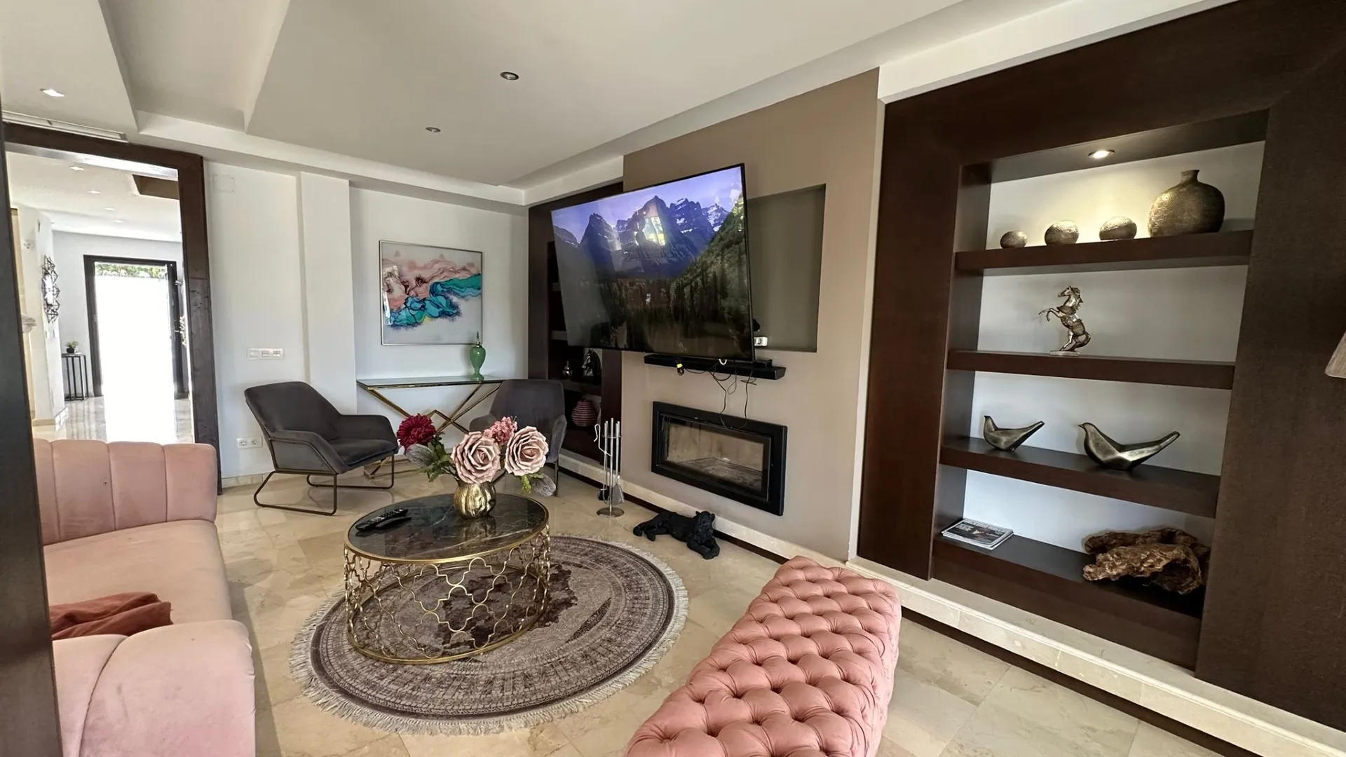 For sale town house with 4 bedrooms in Valdeolletas