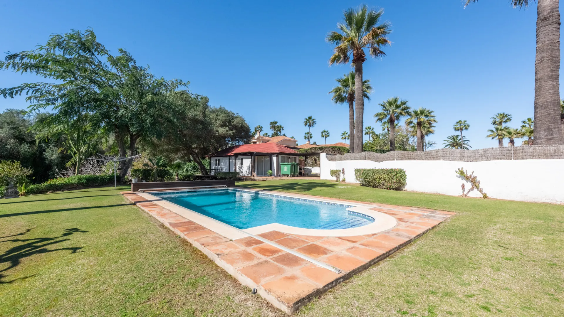 Se vende villa en Sotogrande Costa Central con 5 dormitorios