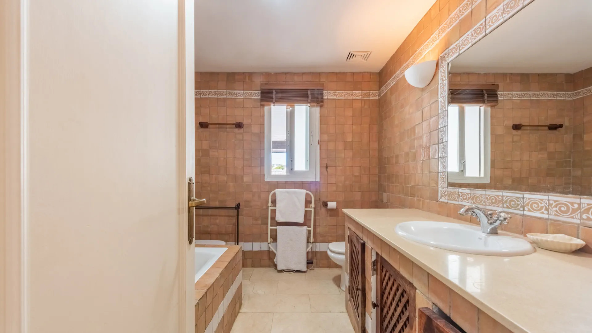 Se vende villa en Sotogrande Costa Central con 5 dormitorios