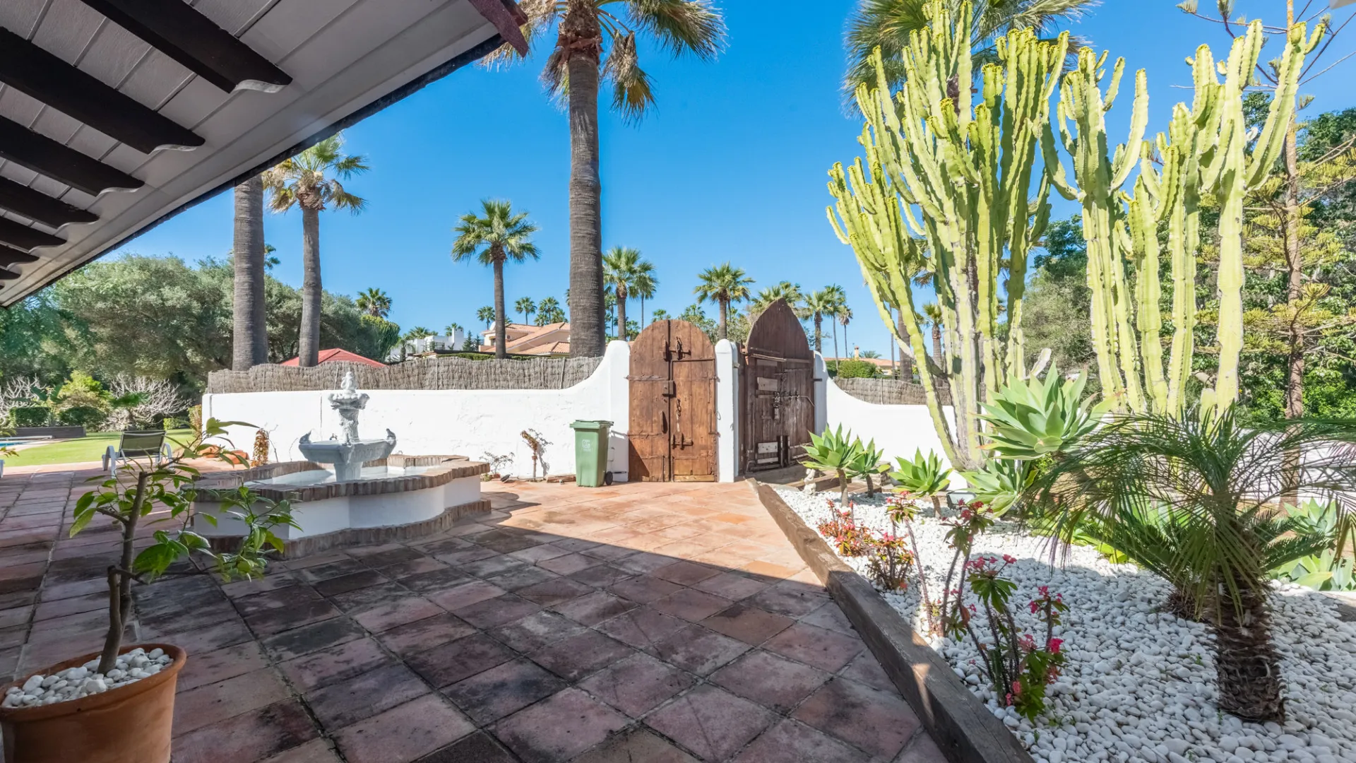 Se vende villa en Sotogrande Costa Central con 5 dormitorios