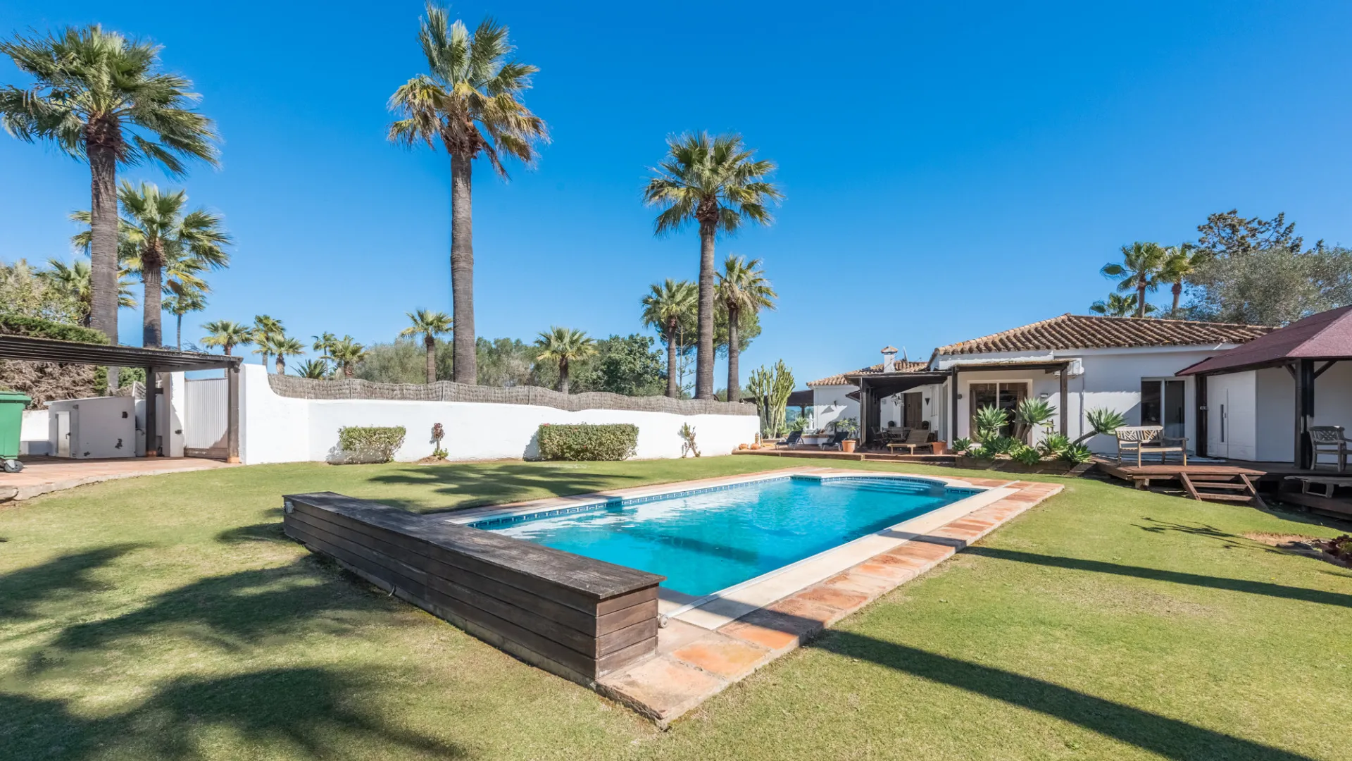 Se vende villa en Sotogrande Costa Central con 5 dormitorios