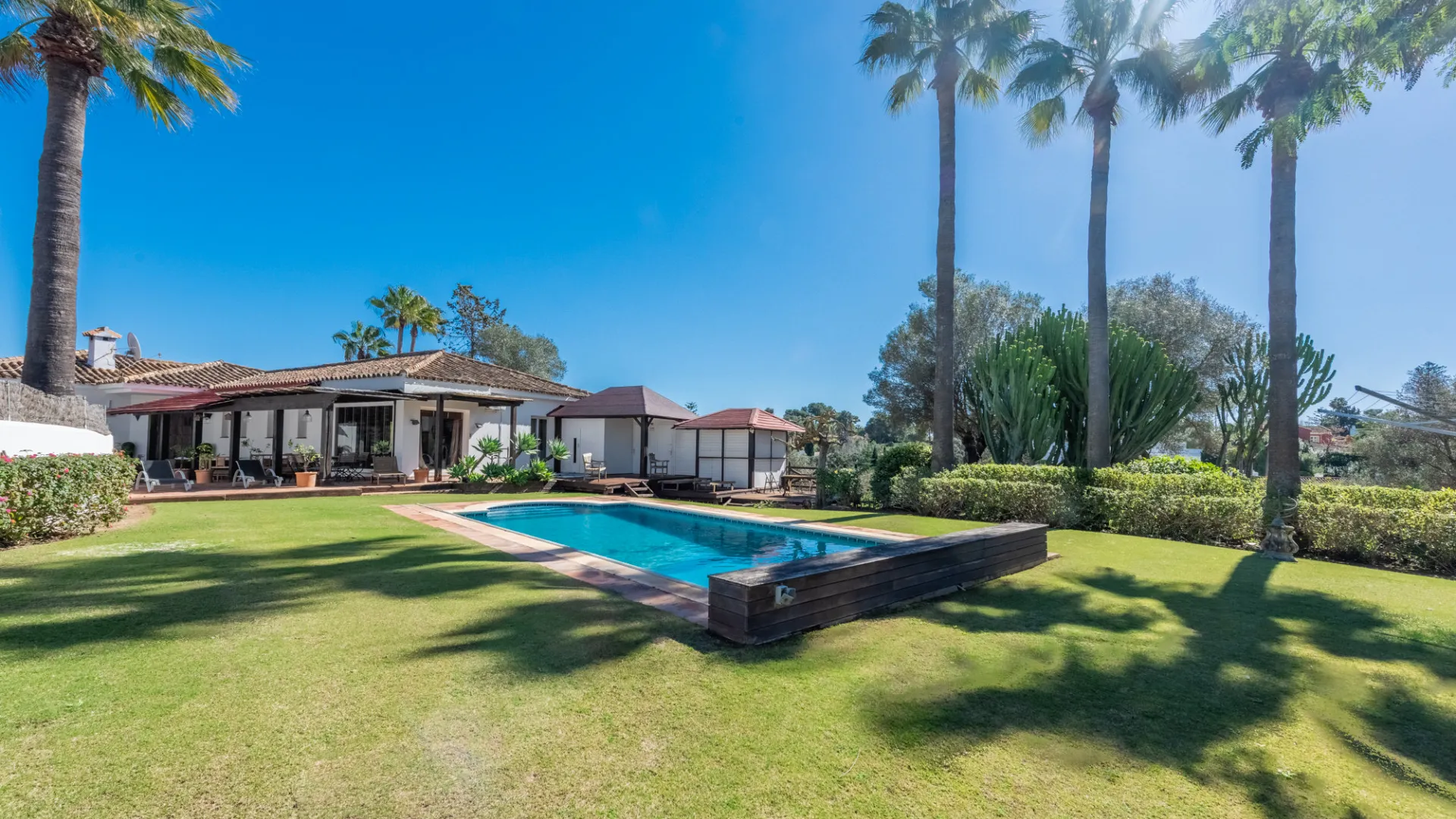 Se vende villa en Sotogrande Costa Central con 5 dormitorios