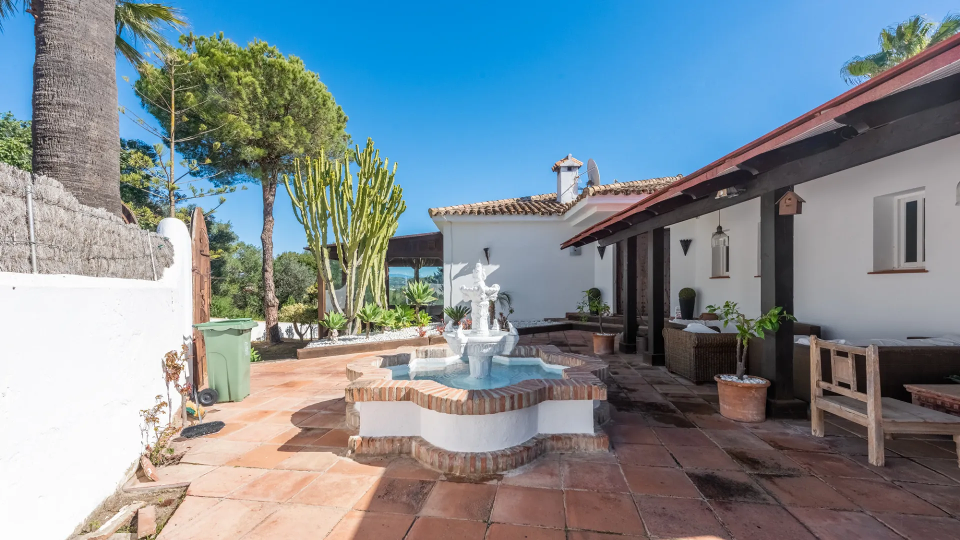 Se vende villa en Sotogrande Costa Central con 5 dormitorios