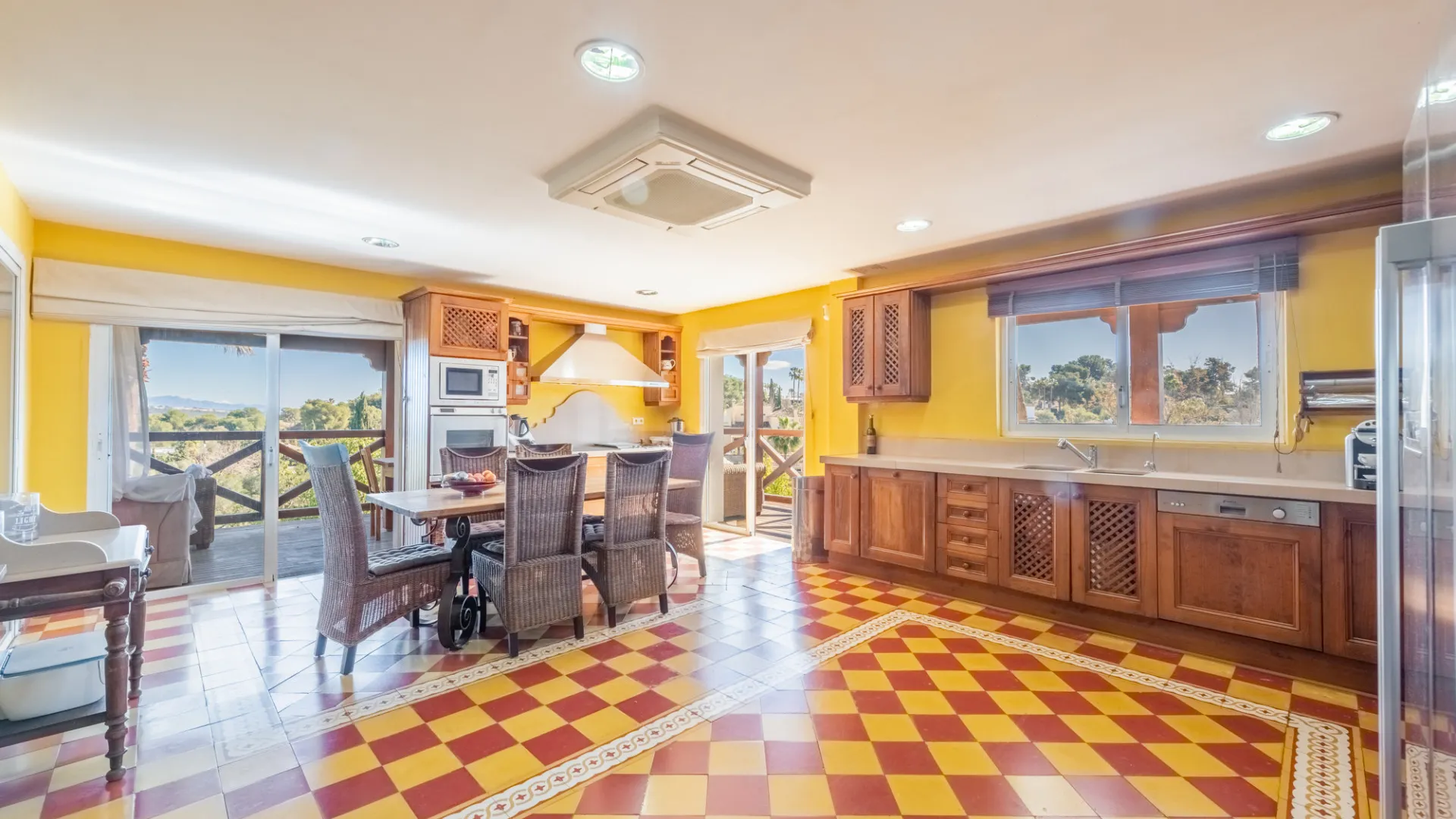 Se vende villa en Sotogrande Costa Central con 5 dormitorios