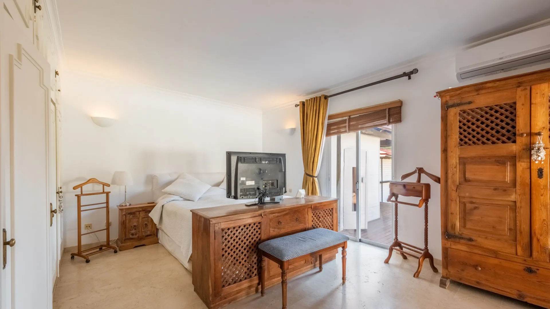 Se vende villa en Sotogrande Costa Central con 5 dormitorios