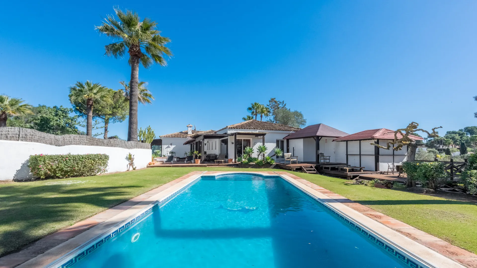Se vende villa en Sotogrande Costa Central con 5 dormitorios