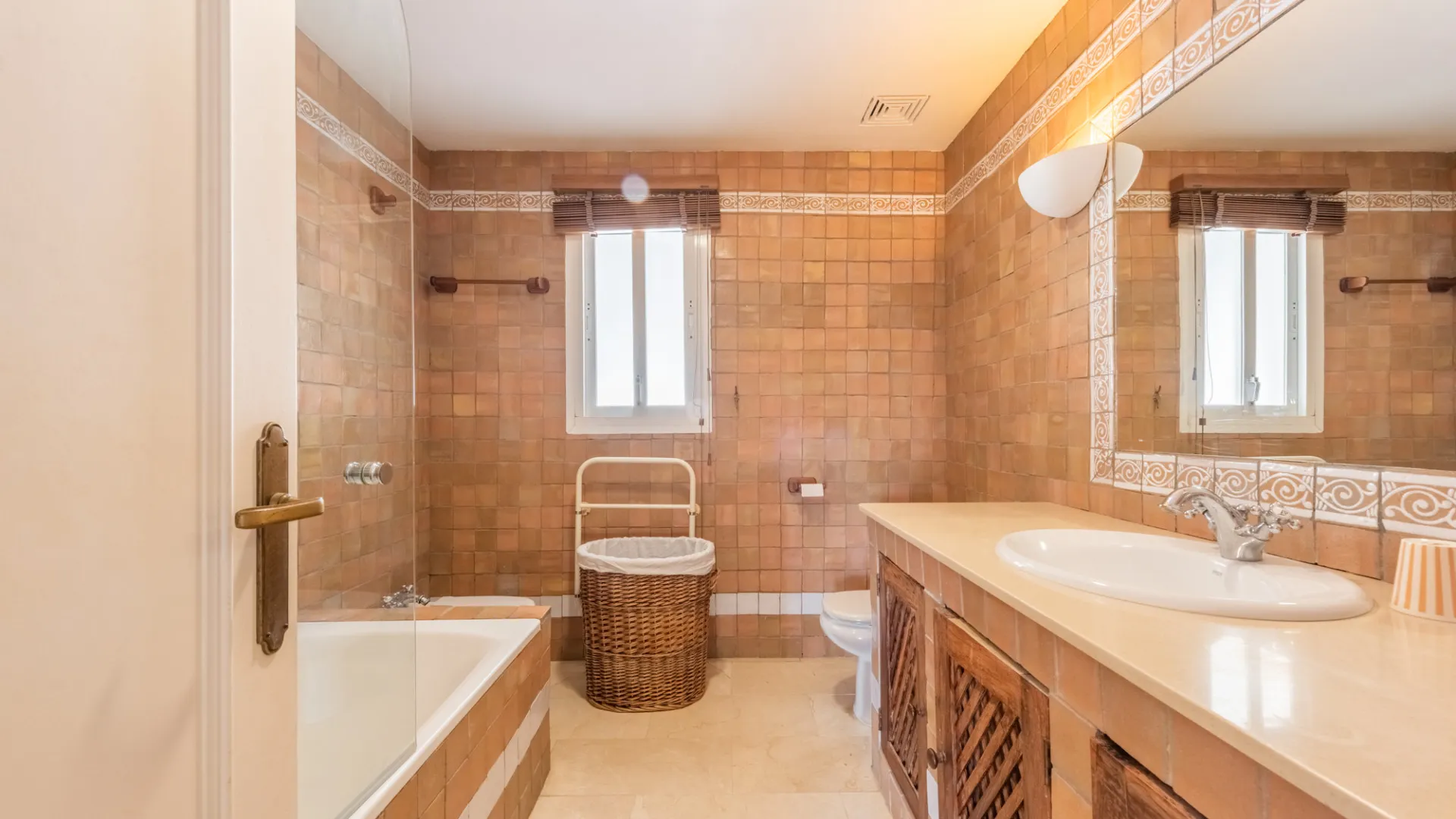 Se vende villa en Sotogrande Costa Central con 5 dormitorios
