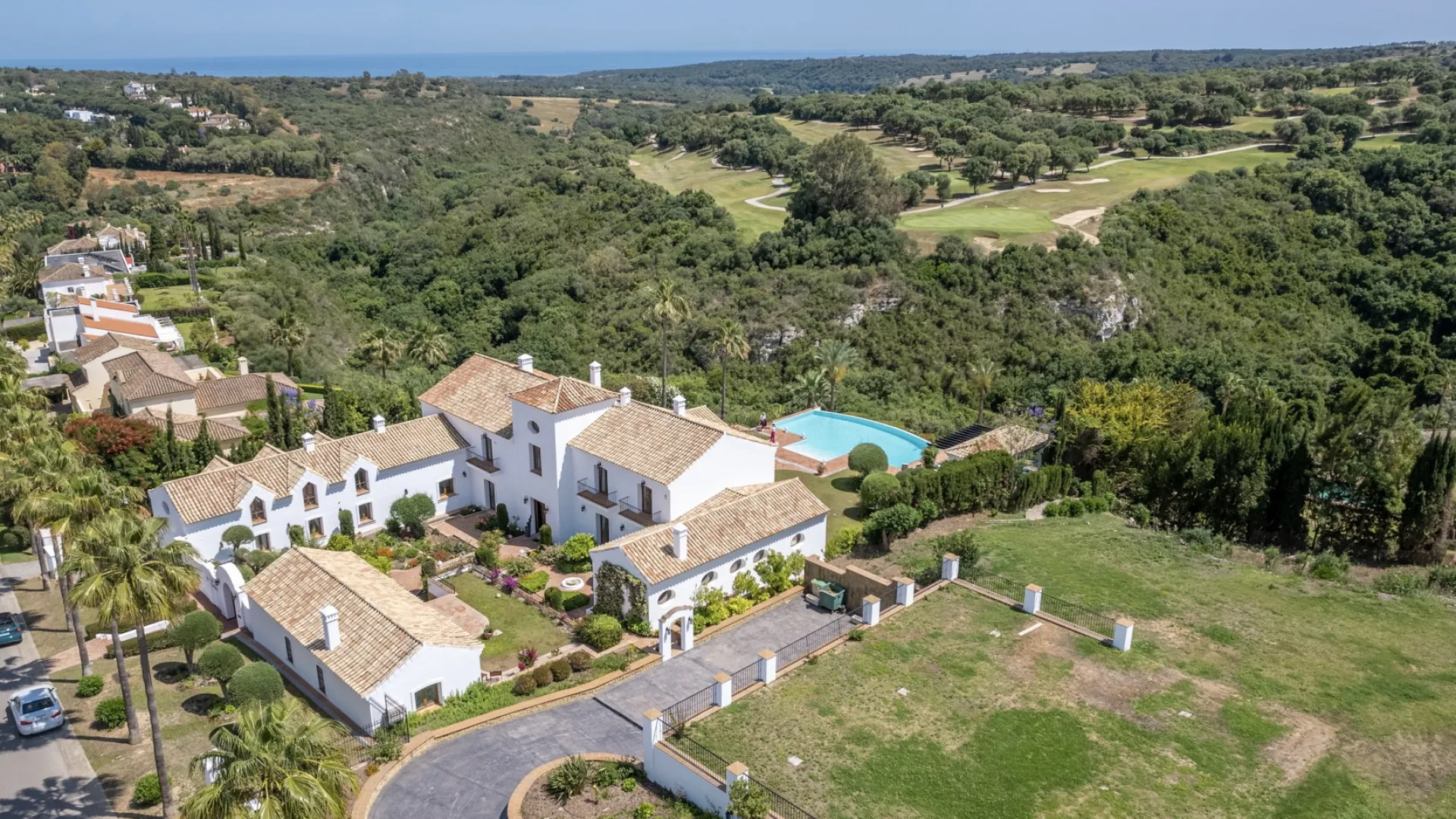 Se vende villa en Zona F