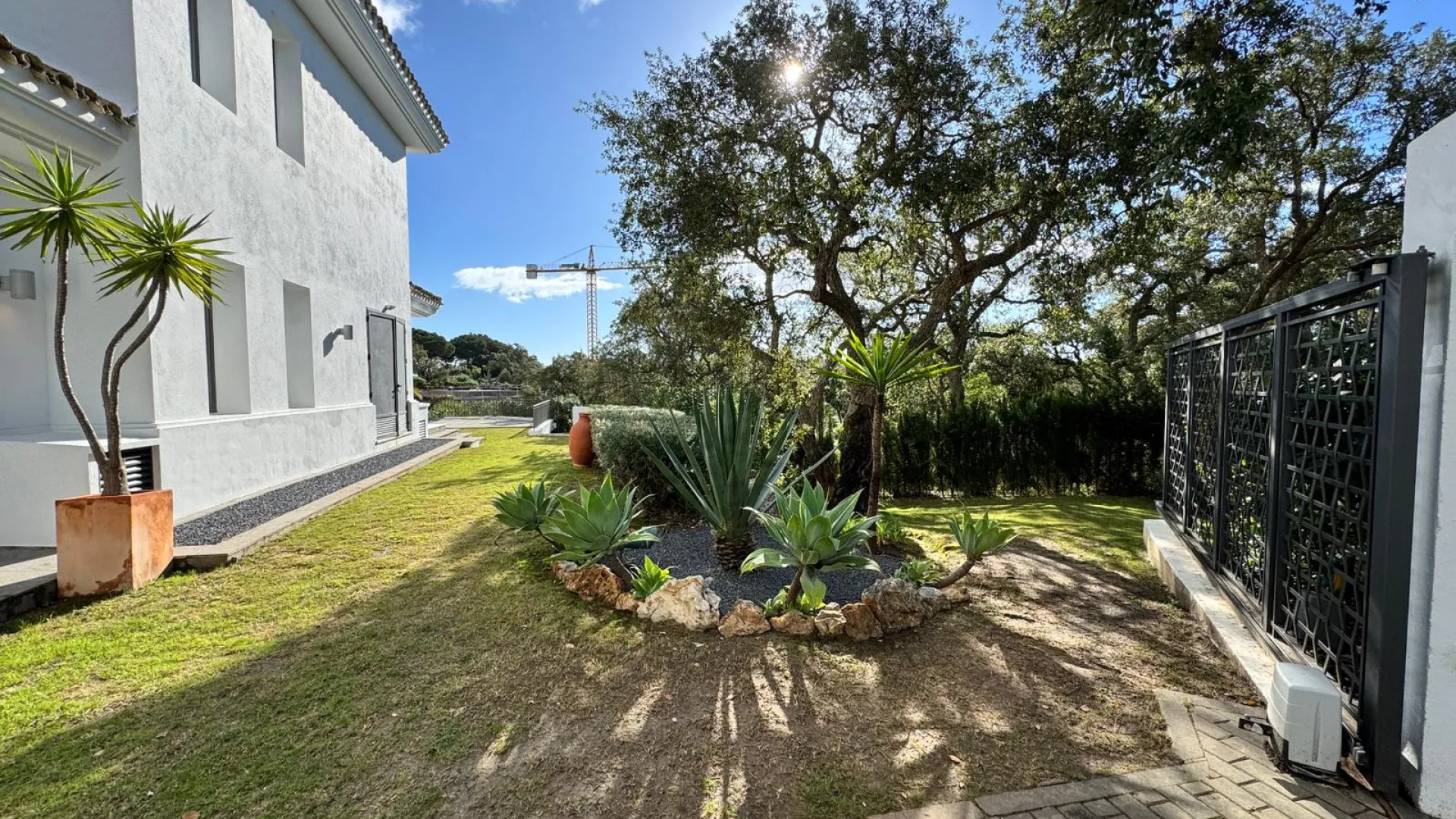For sale Los Altos de Valderrama 5 bedrooms villa