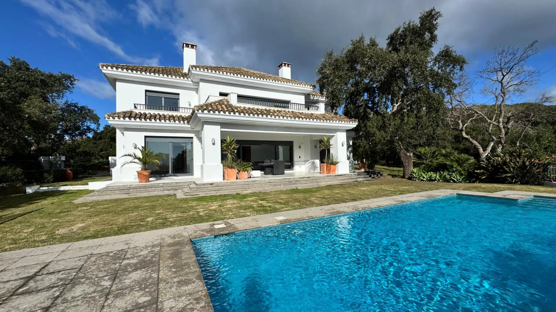 For sale Los Altos de Valderrama 5 bedrooms villa