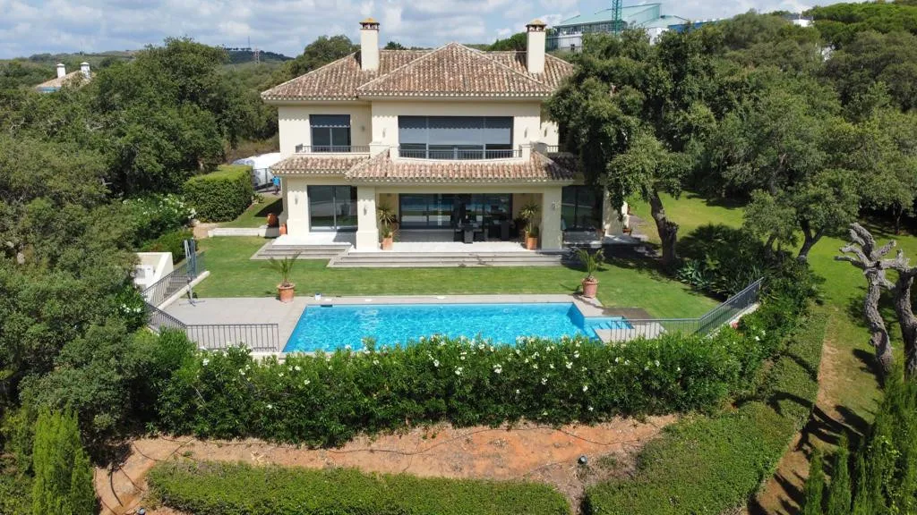 For sale Los Altos de Valderrama 5 bedrooms villa