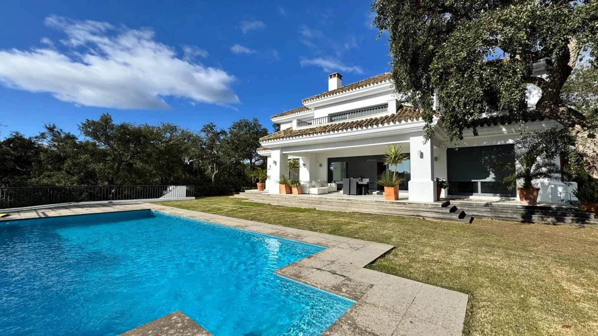 For sale Los Altos de Valderrama 5 bedrooms villa