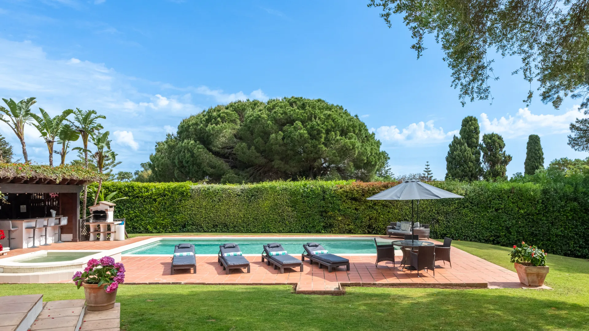 Villa for sale in Sotogrande Costa Central with 5 bedrooms