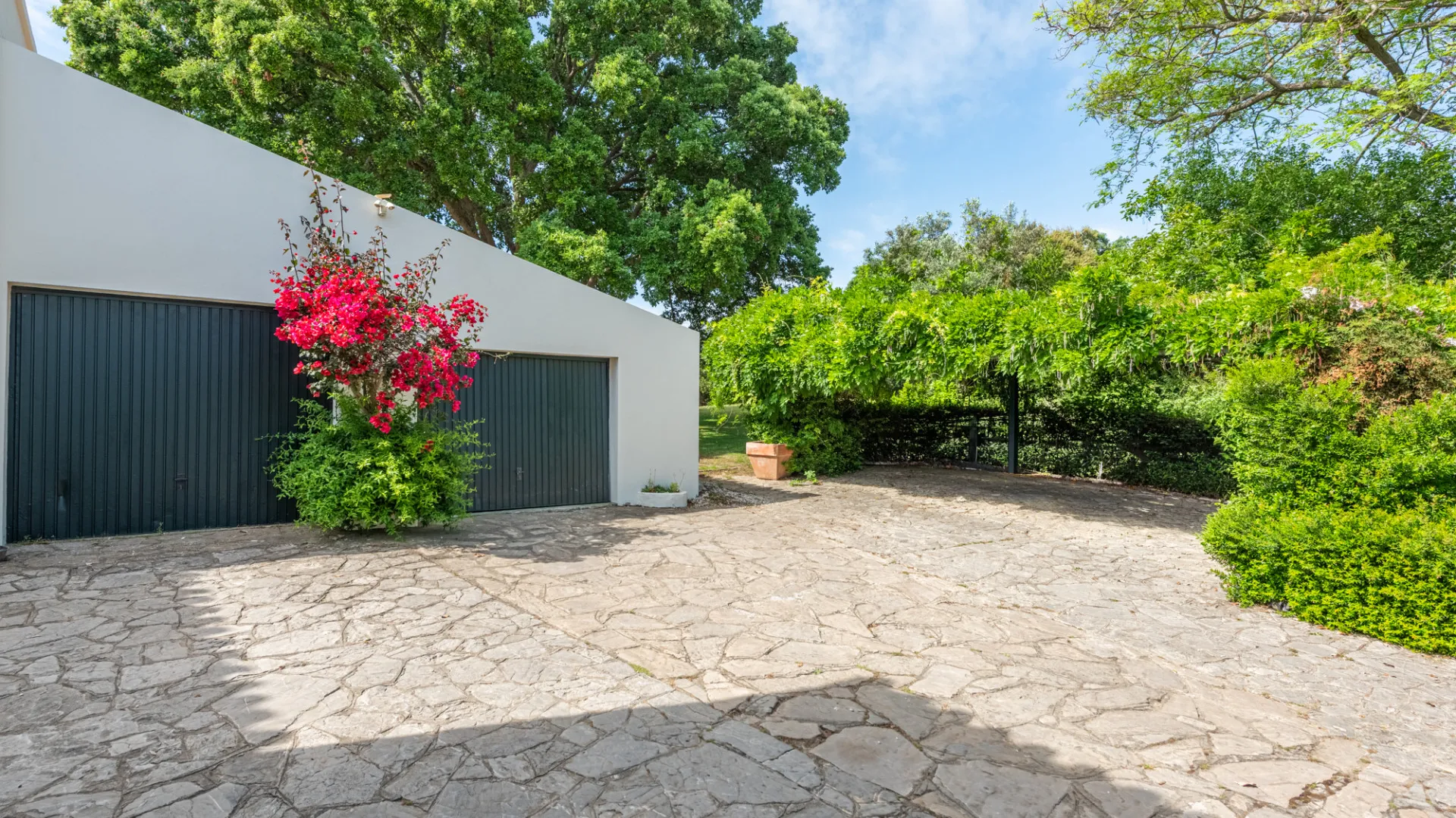 Villa for sale in Sotogrande Costa Central with 5 bedrooms
