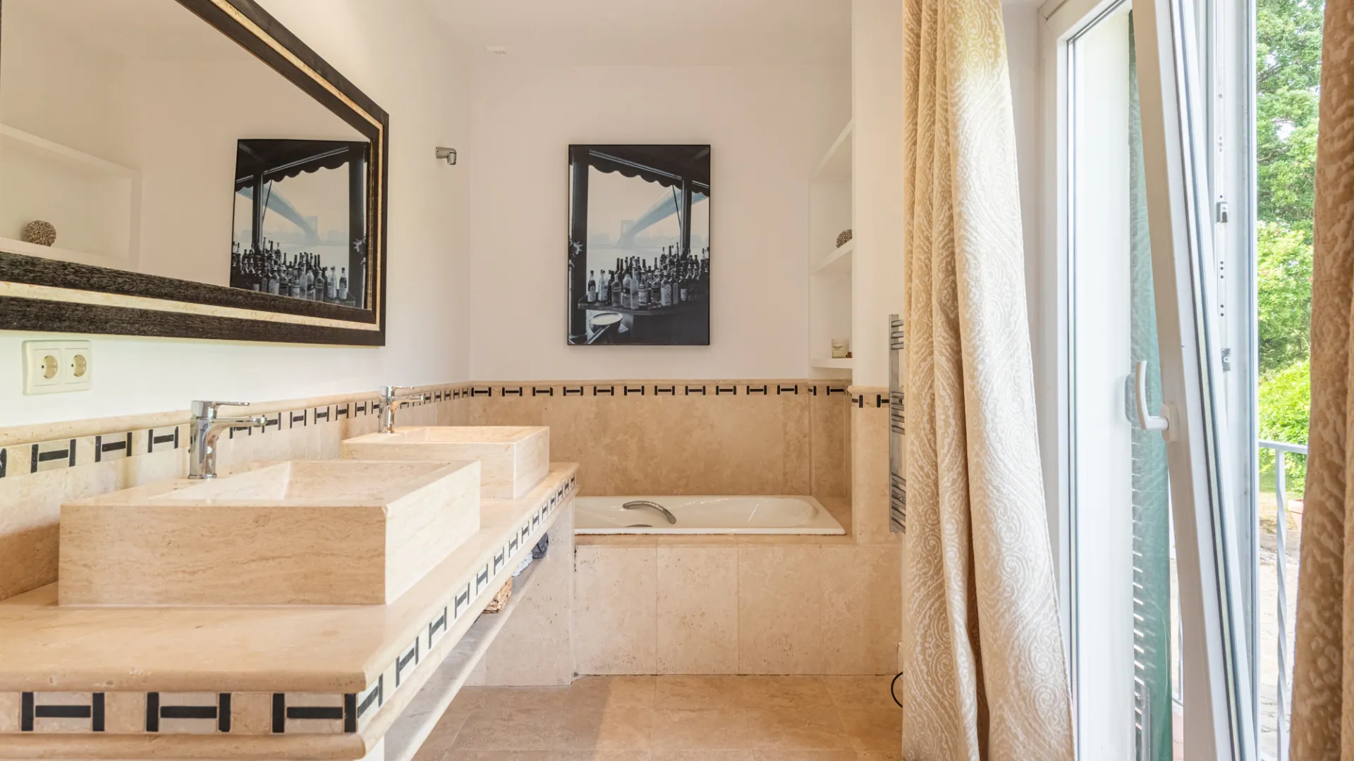 Villa for sale in Sotogrande Costa Central with 5 bedrooms
