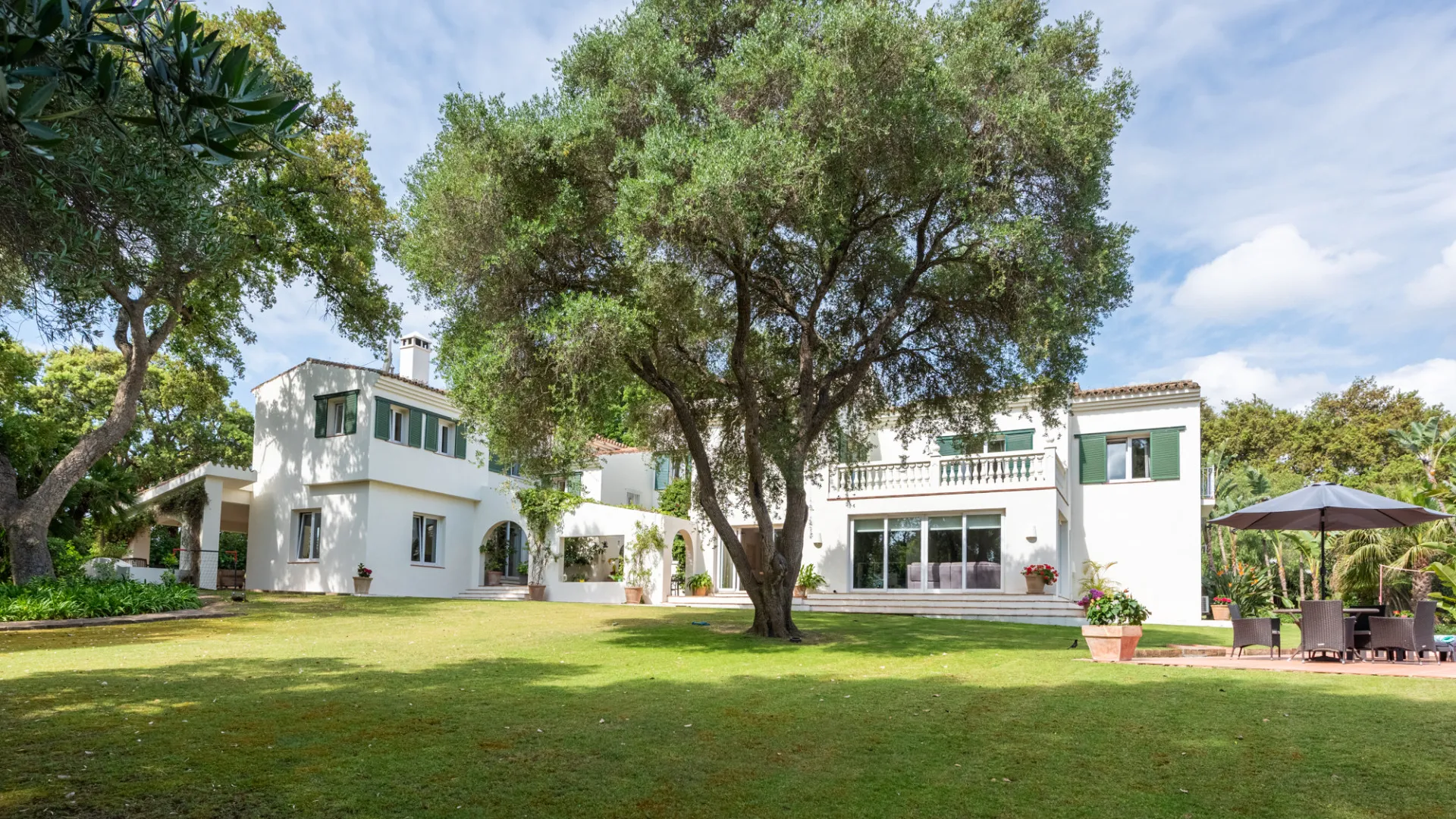 Villa for sale in Sotogrande Costa Central with 5 bedrooms
