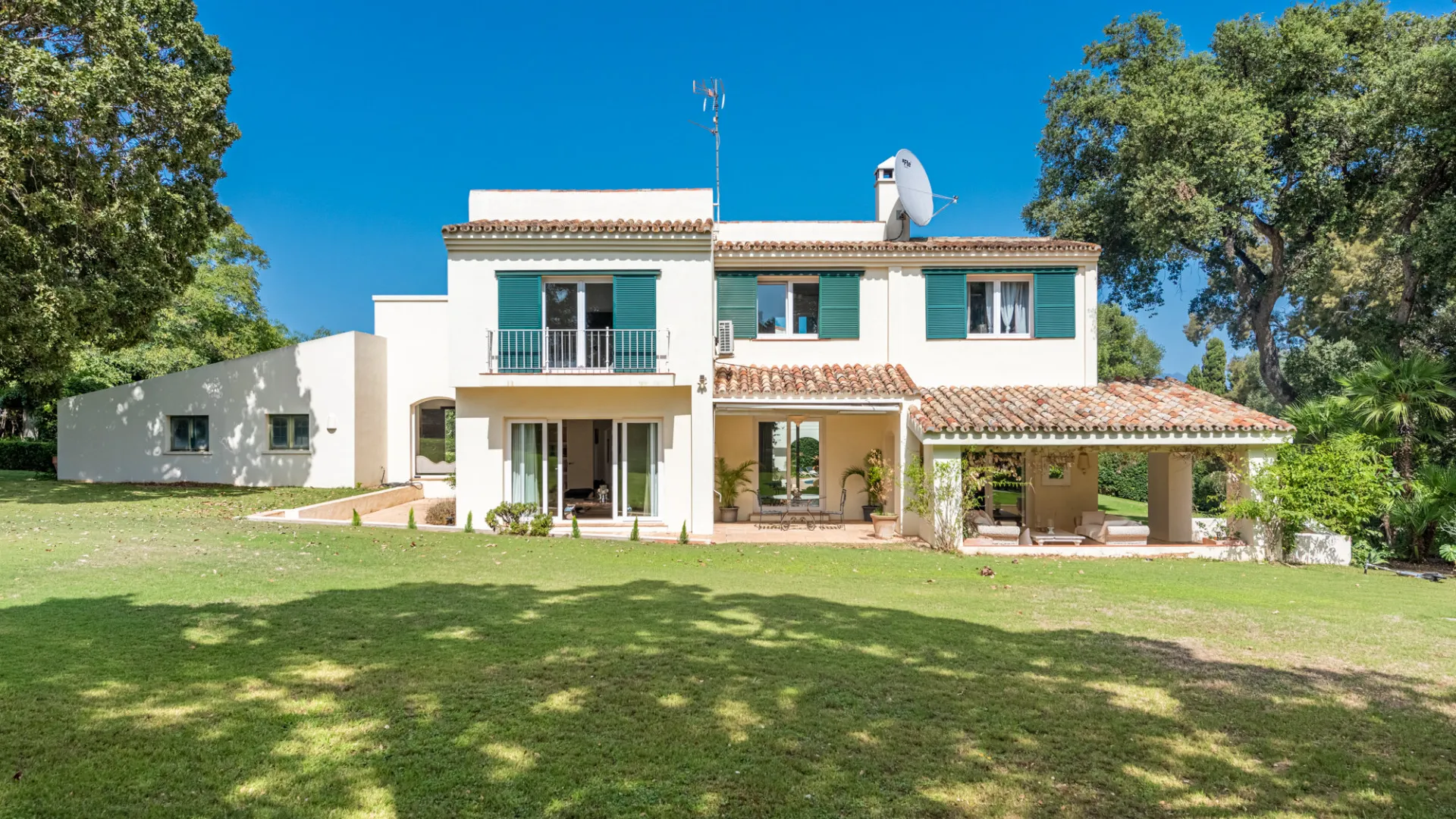 Villa for sale in Sotogrande Costa Central with 5 bedrooms