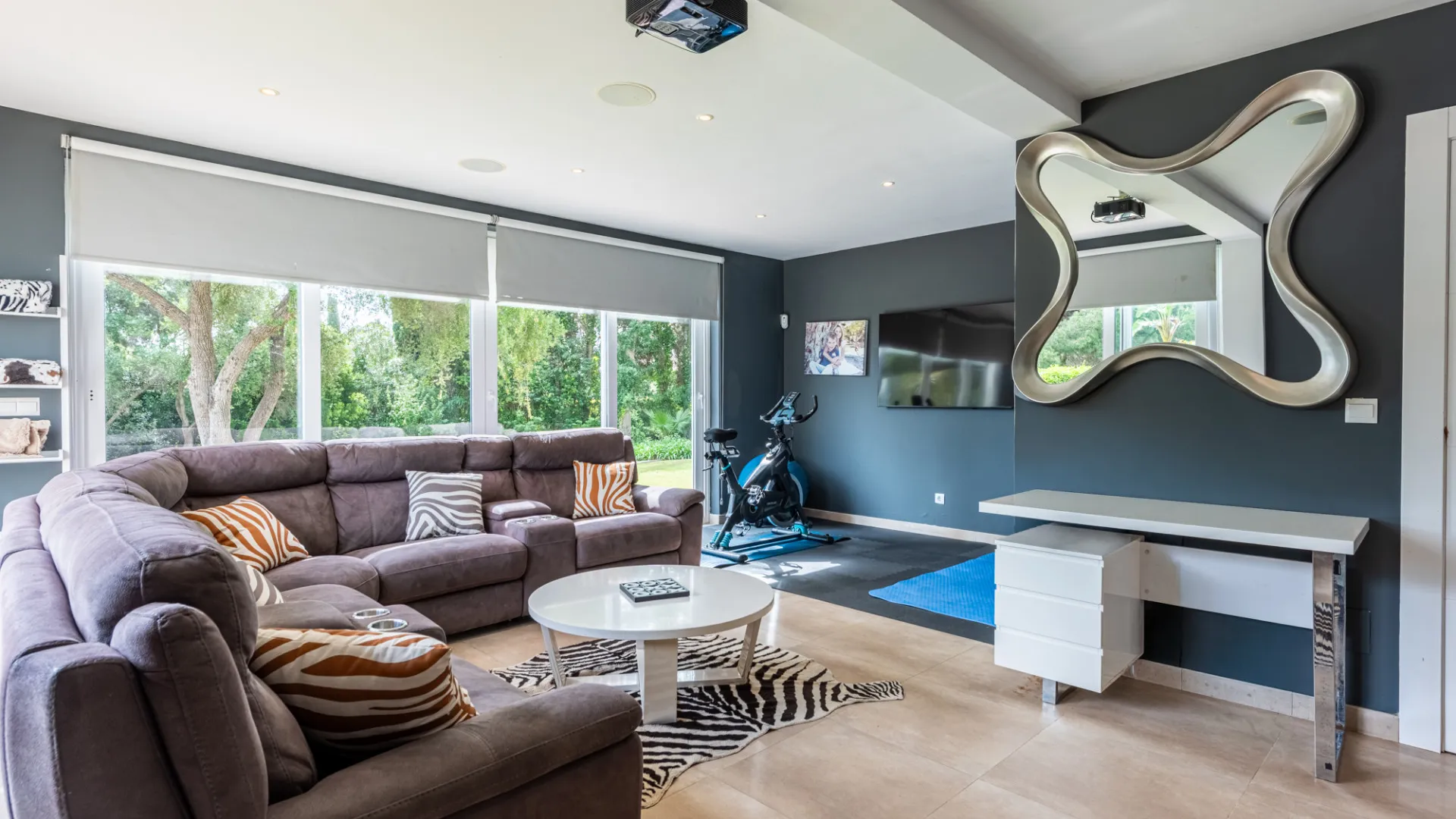 Villa for sale in Sotogrande Costa Central with 5 bedrooms