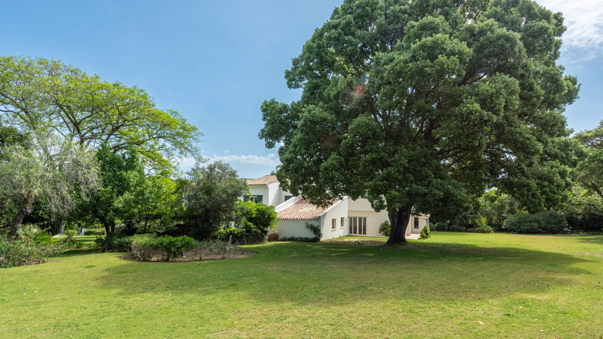 Villa for sale in Sotogrande Costa Central with 5 bedrooms