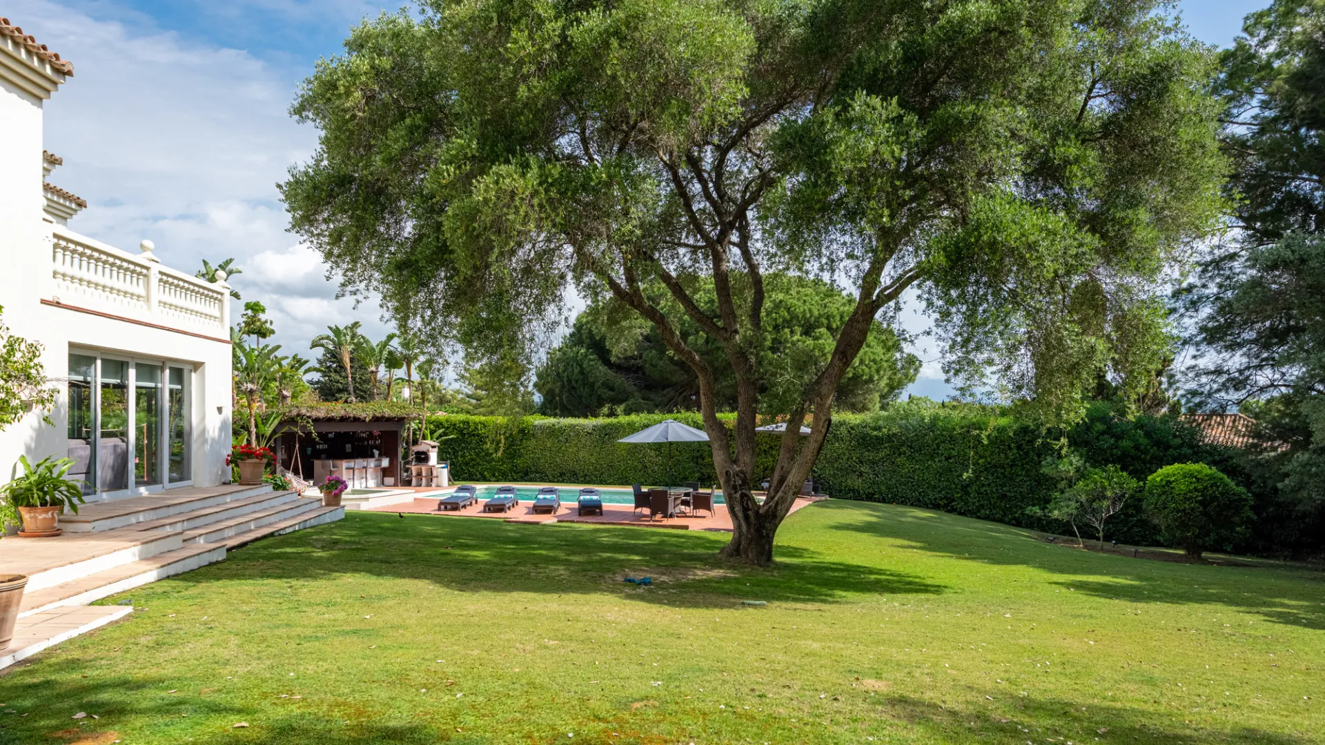 Villa for sale in Sotogrande Costa Central with 5 bedrooms
